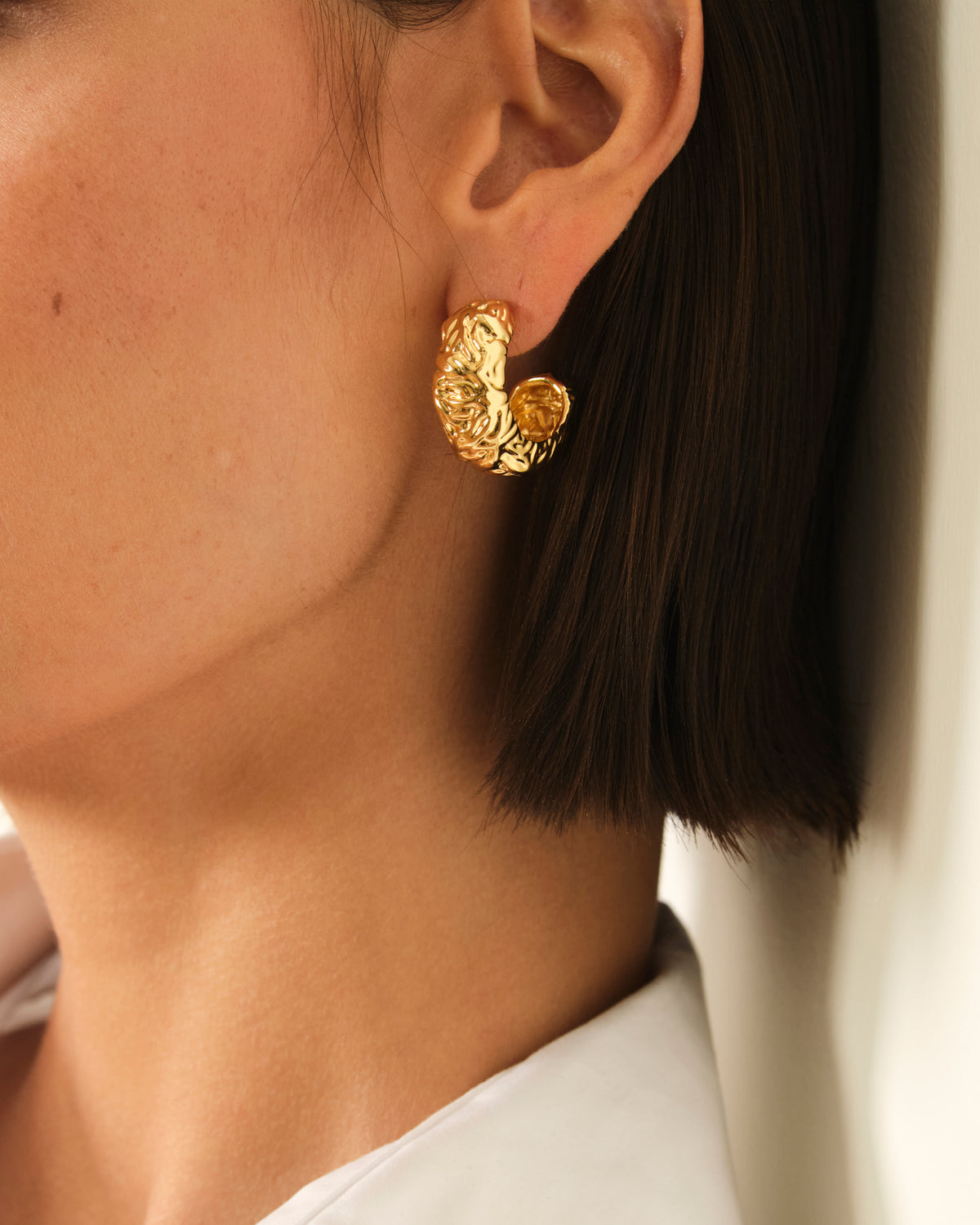 PENDIENTES DE ARO ABIERTO DORADO