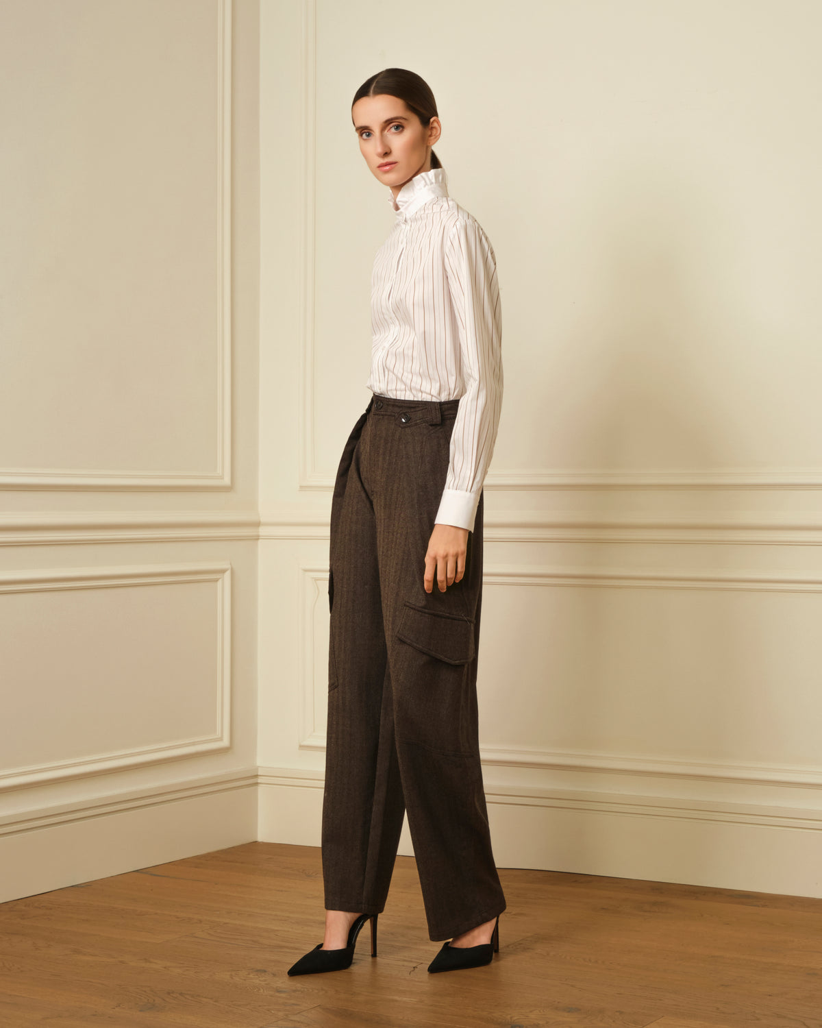 PANTALÓN CARGO TIRO ALTO MARRÓN