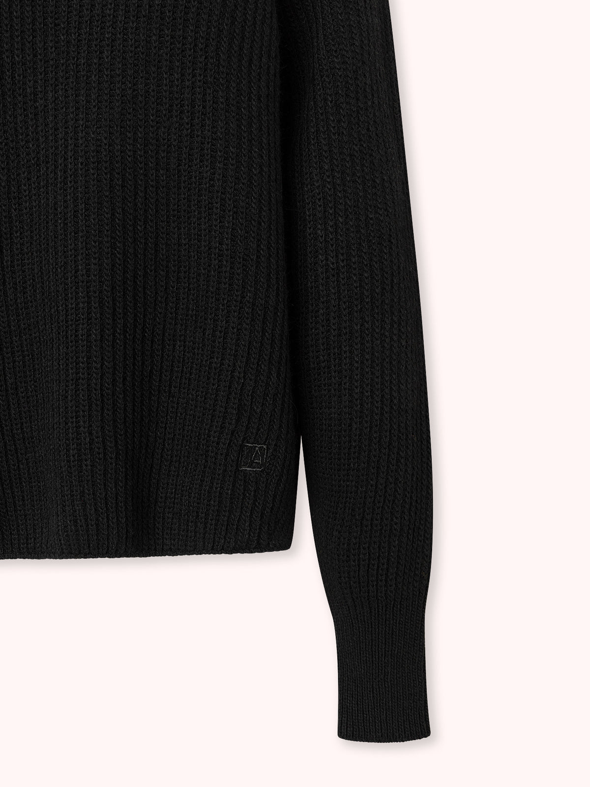 SUÉTER DE CUELLO ALTO NEGRO