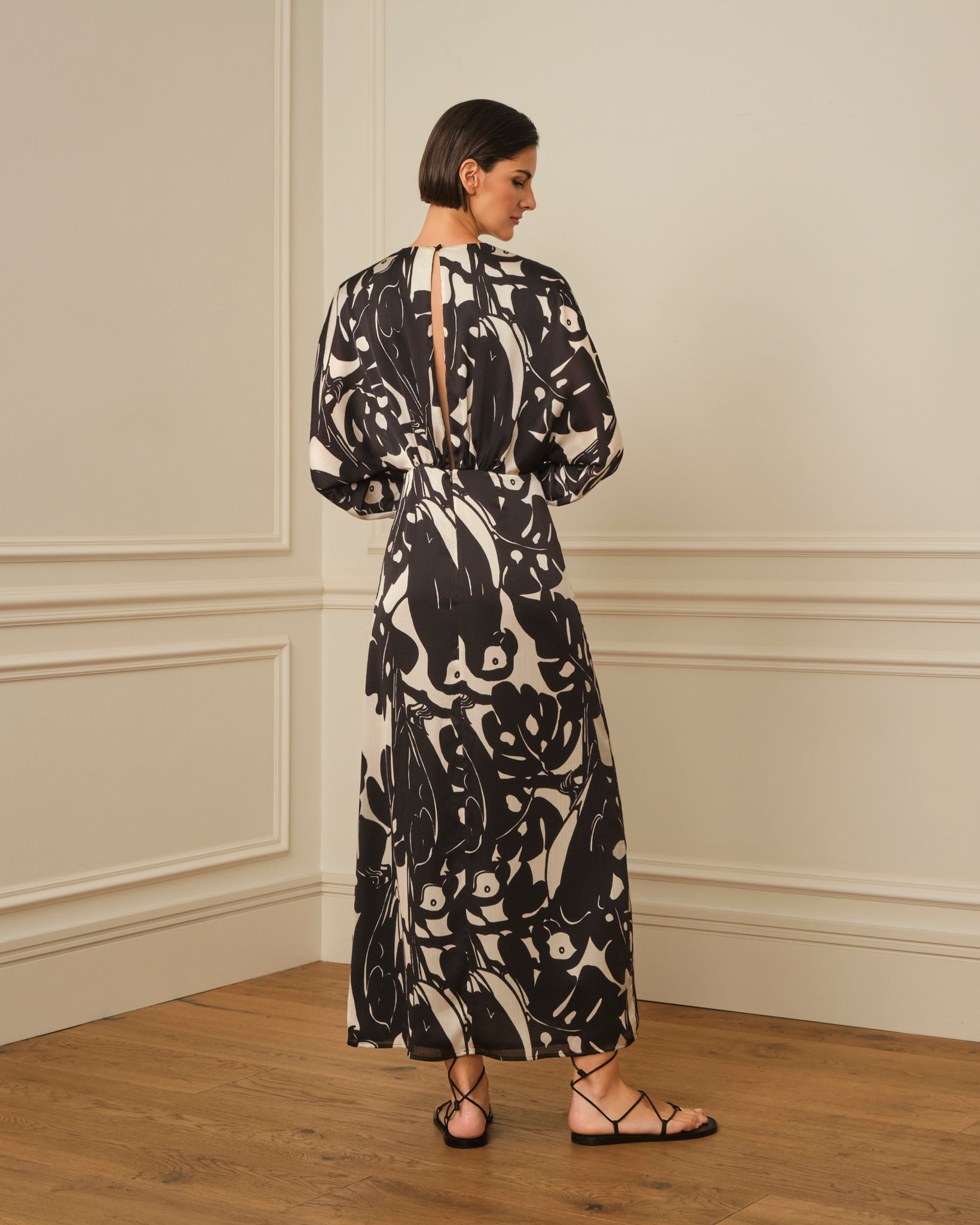 VESTIDO LARGO ESCOTE OJAL ESTAMPADO NEGRO