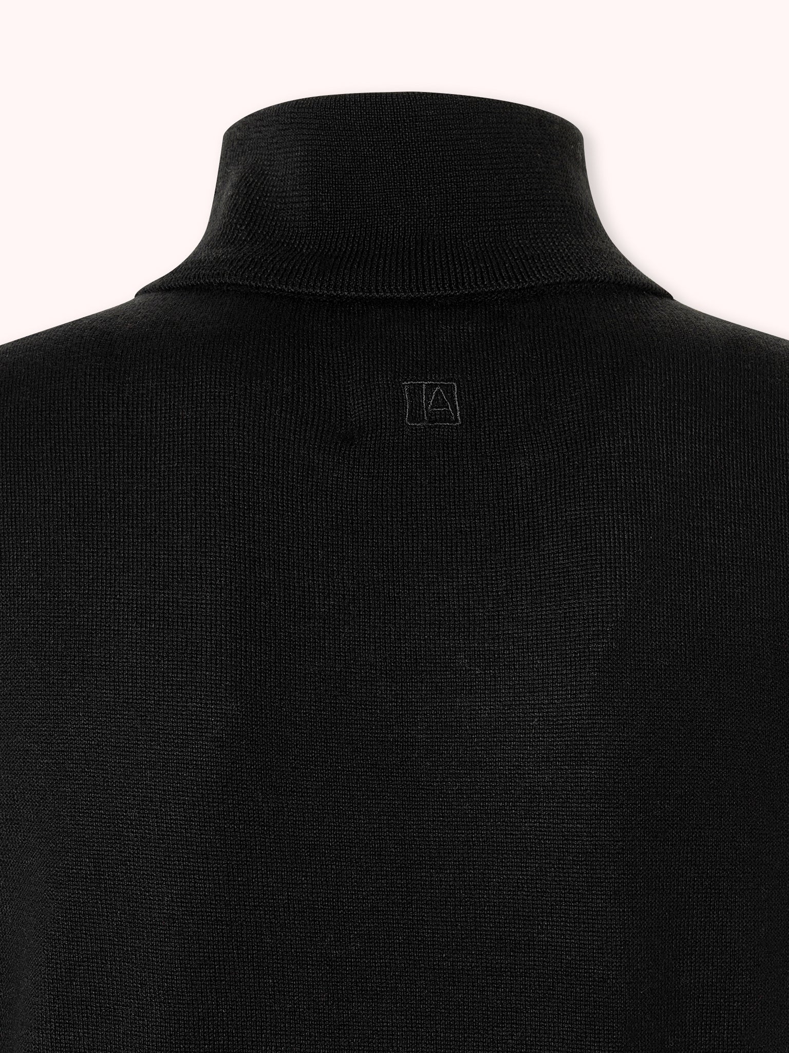 SUÉTER CUELLO CISNE SIN MANGAS NEGRO