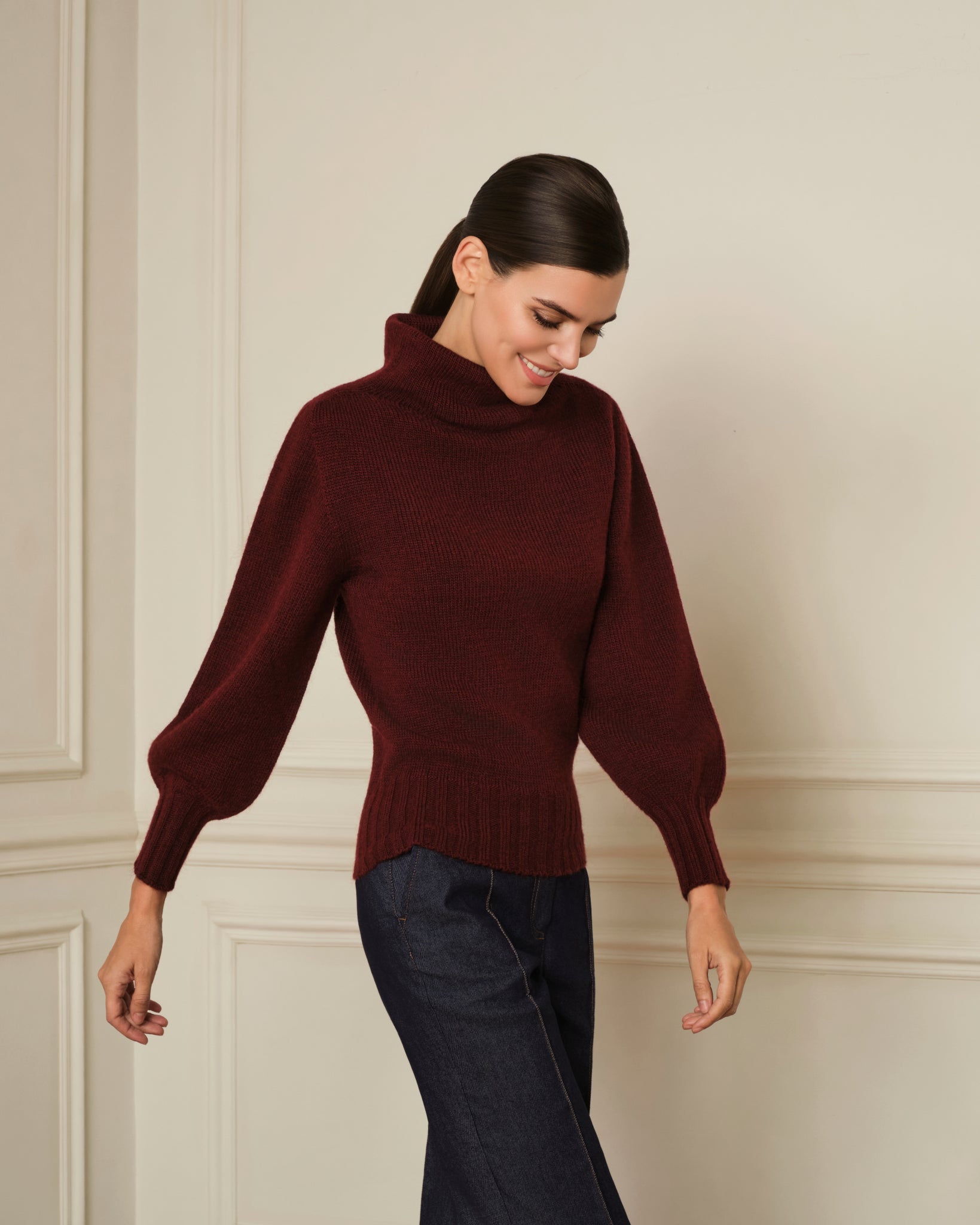 SUÉTER DE PUNTO CON CUELLO ALTO GRANATE