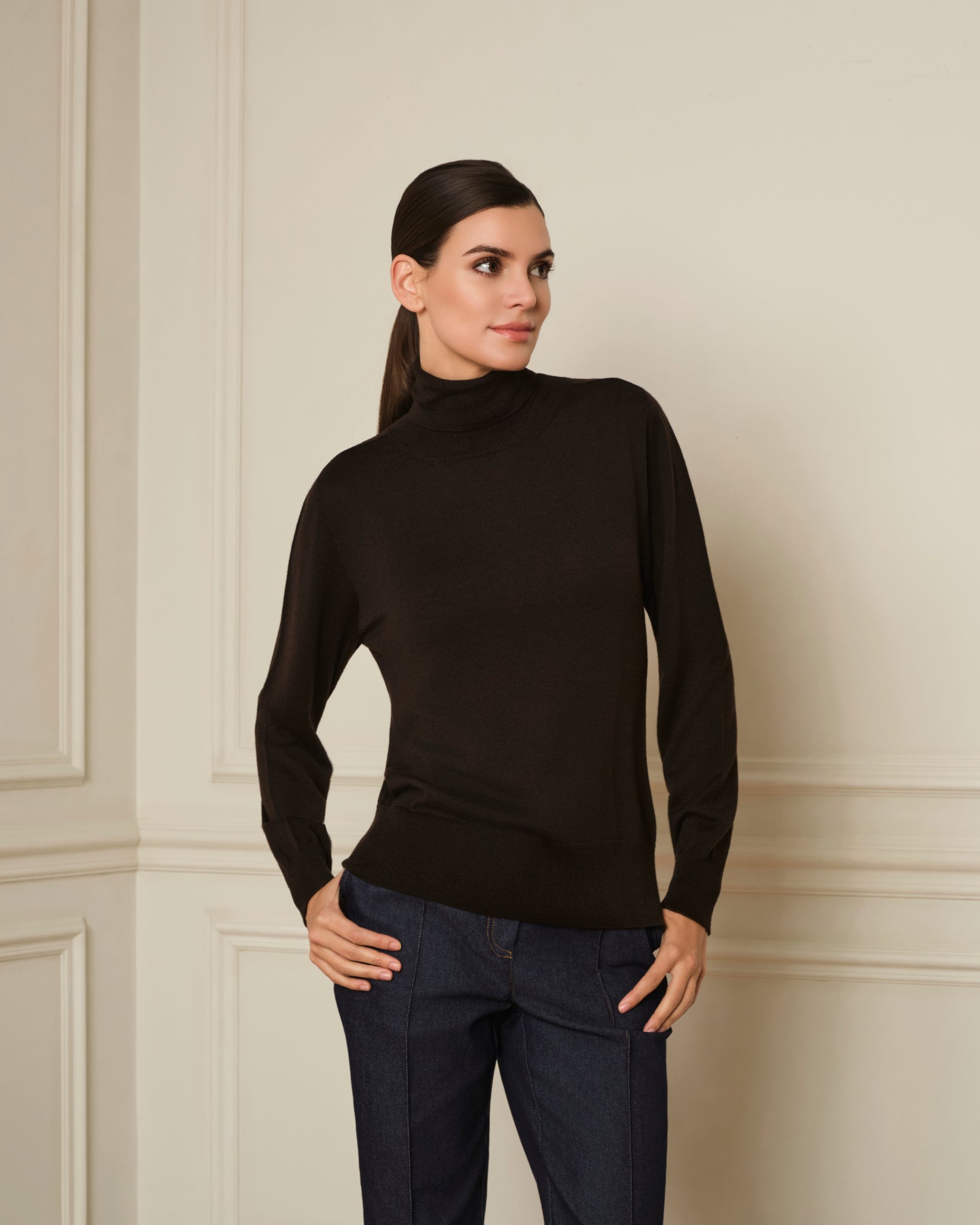 JERSEY CUELLO ALTO MARRÓN