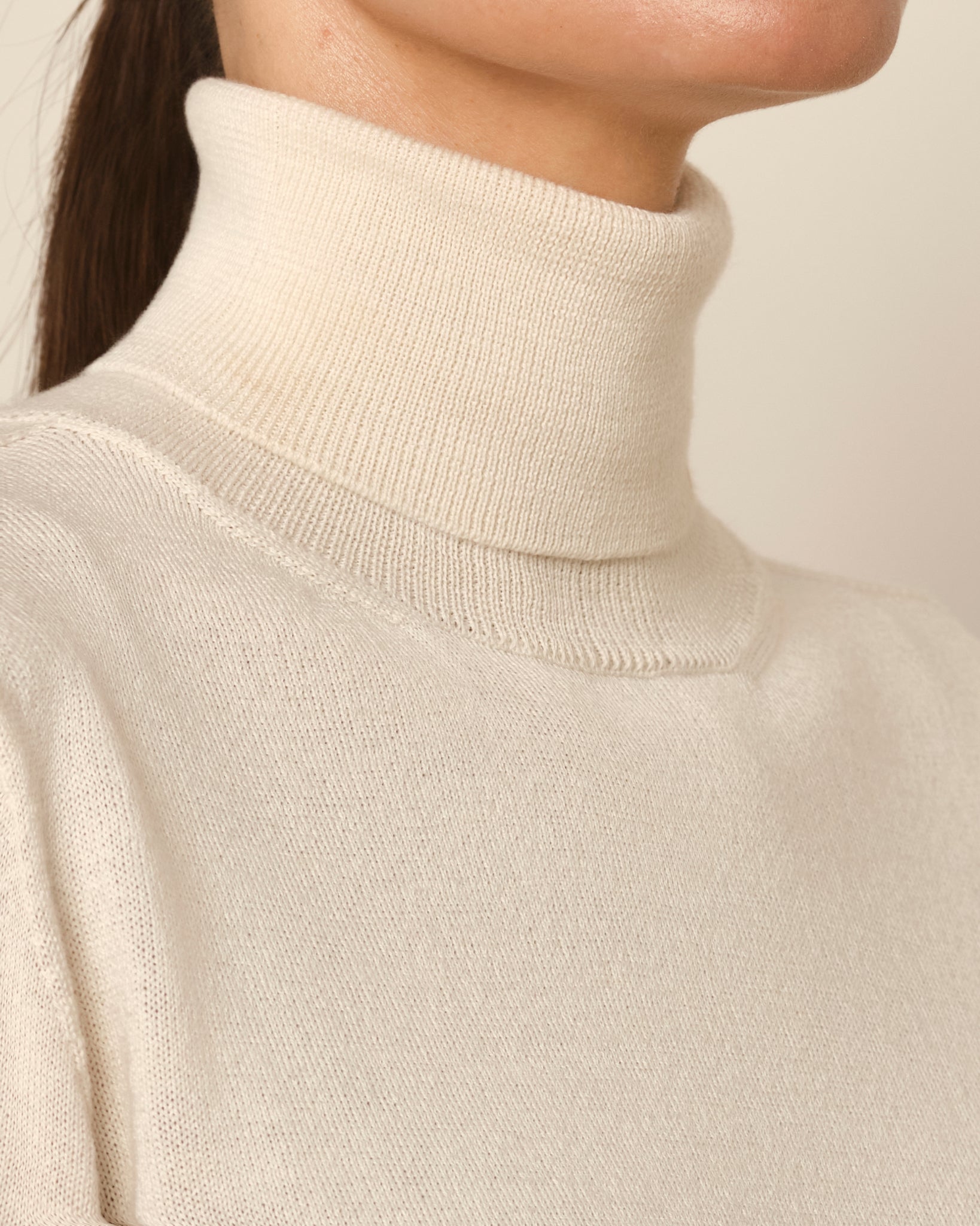 JERSEY CUELLO ALTO CRUDO