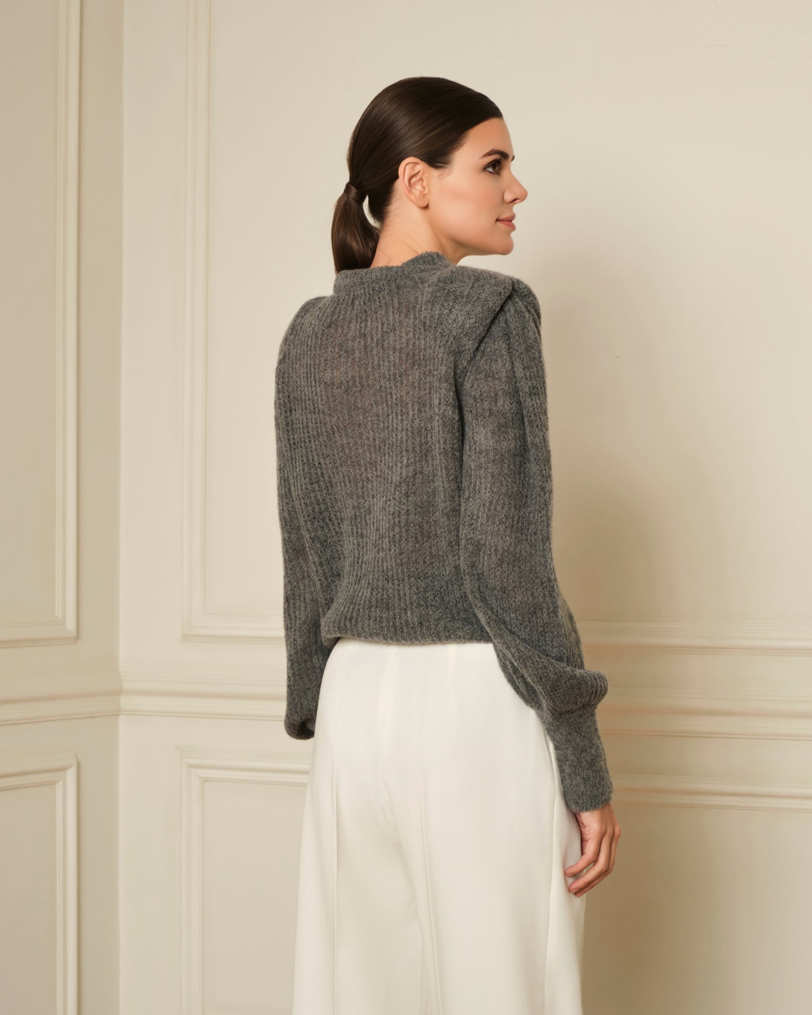 SUÉTER DE PUNTO CON CUELLO REDONDO GRIS