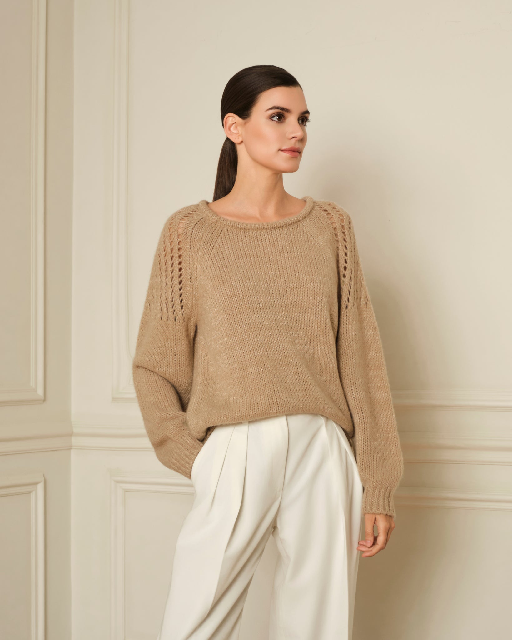 SUÉTER DE PUNTO CALADO CON CUELLO REDONDO BEIGE