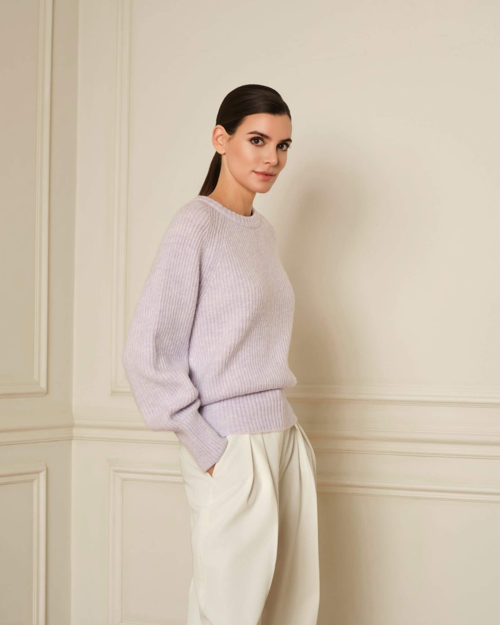 SUÉTER DE PUNTO CANALÉ CON MANGA ABULLONADA LAVANDA