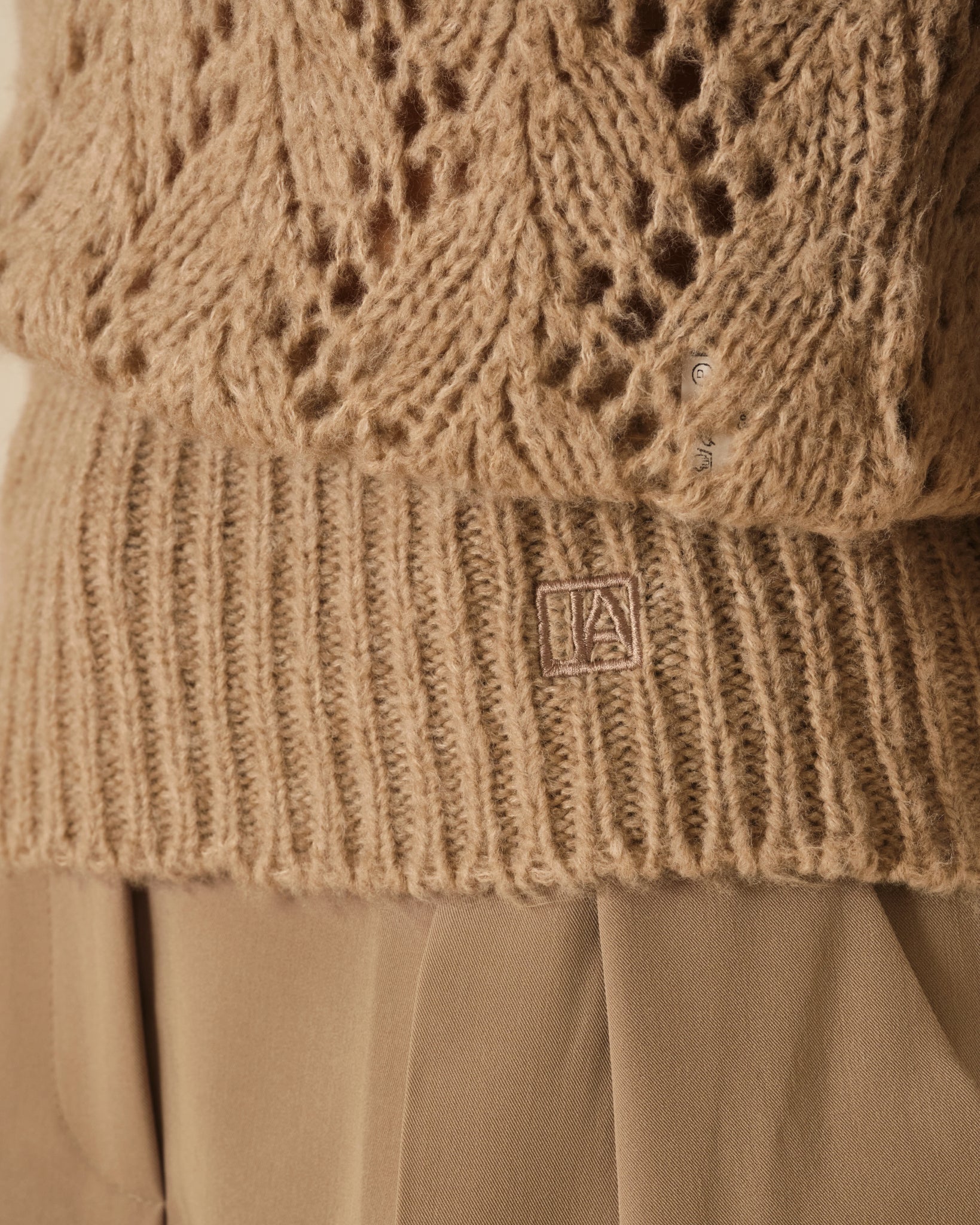 SUÉTER DE PUNTO CALADO CAMEL