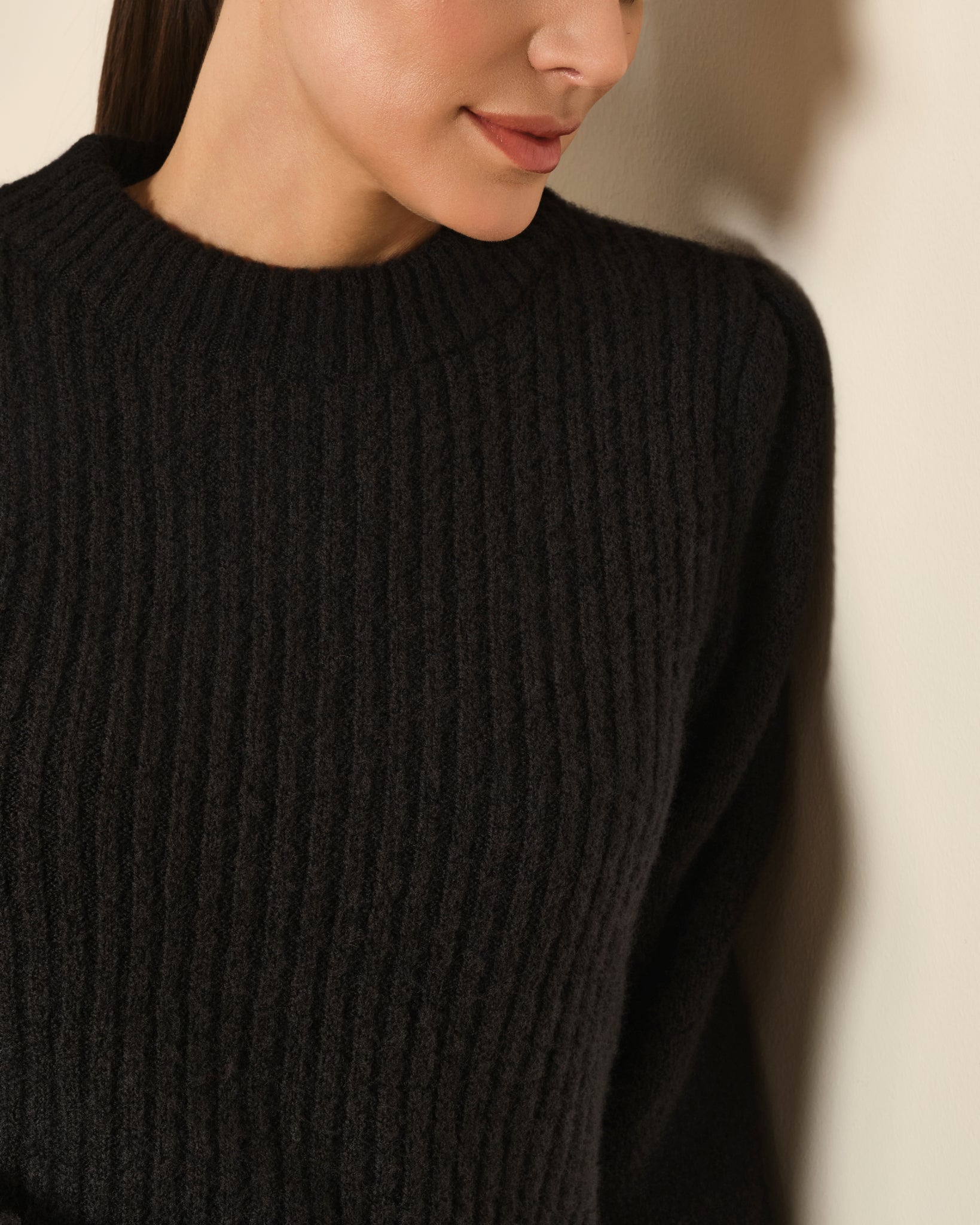 SUÉTER DE PUNTO CON MANGA ABULLONADA FRUNCIDA NEGRO