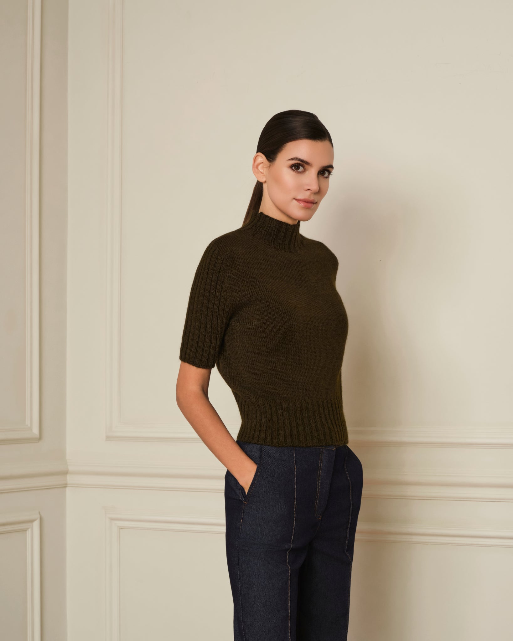 SUÉTER MANGA CORTA CON CUELLO ALTO VERDE