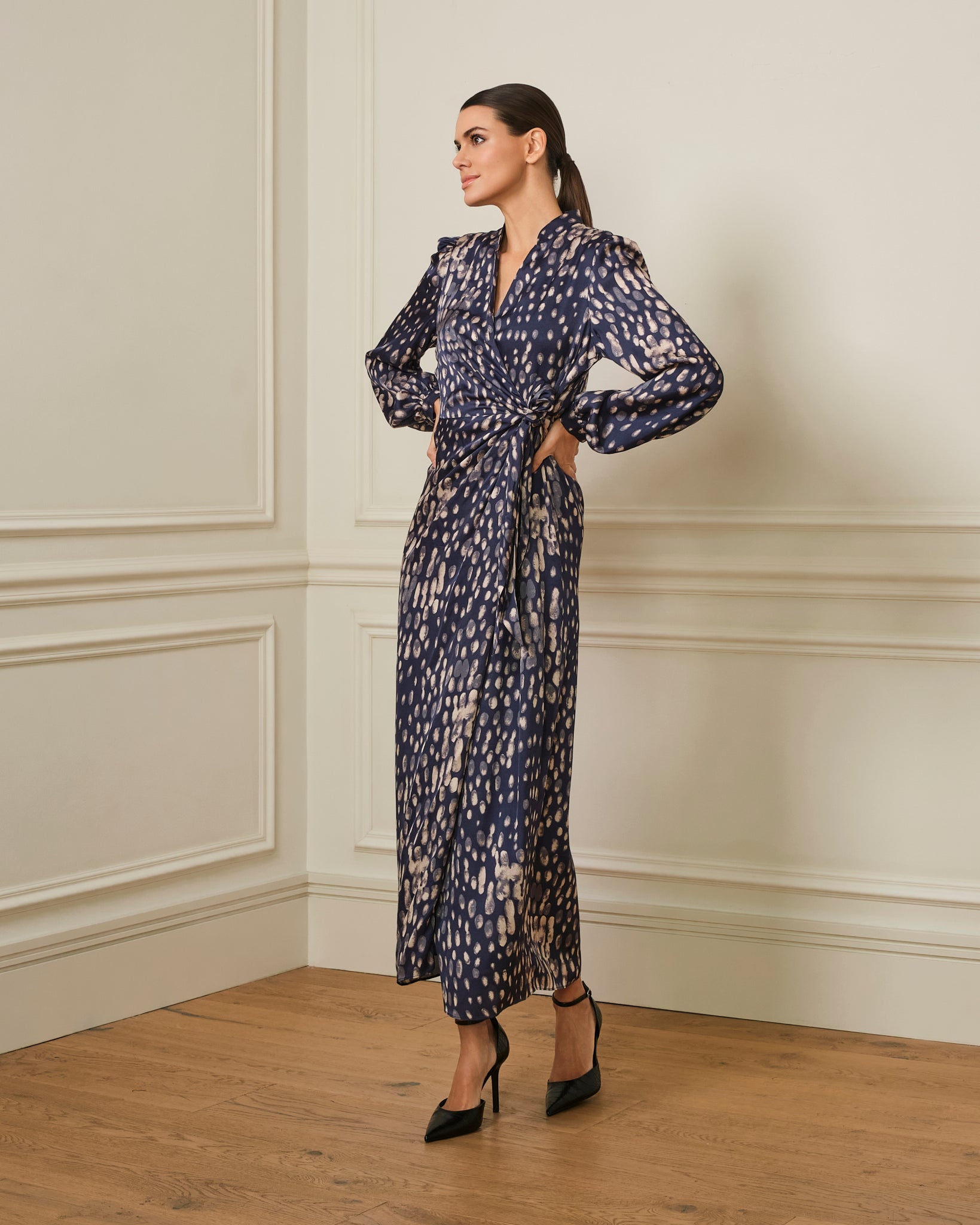 VESTIDO MIDI CRUZADO CON ESTAMPADO AZUL