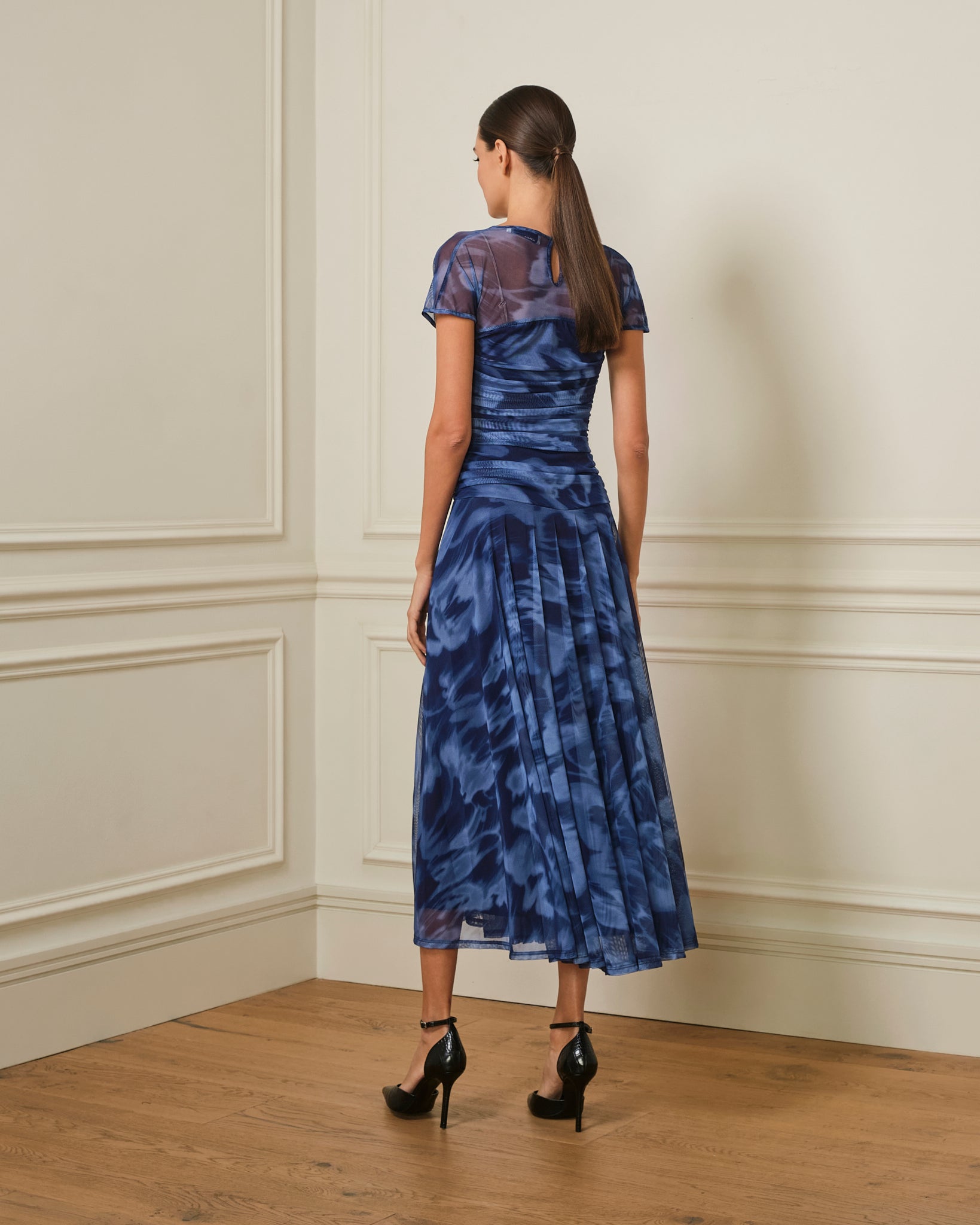 VESTIDO DRAPEADO DE TUL ESTAMPADO AZUL MARINO