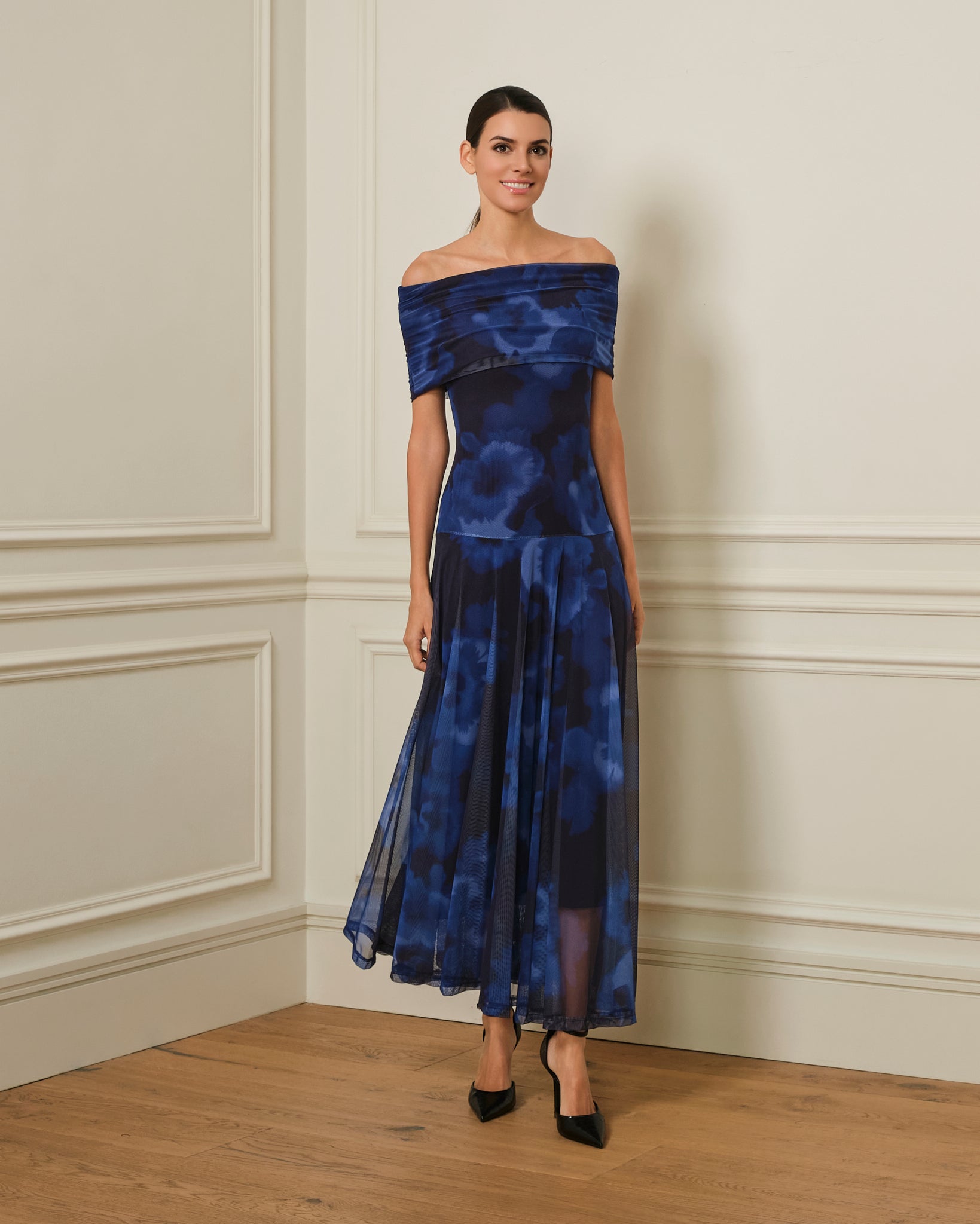 VESTIDO OFF SHOULDER DE TUL AZUL MARINO