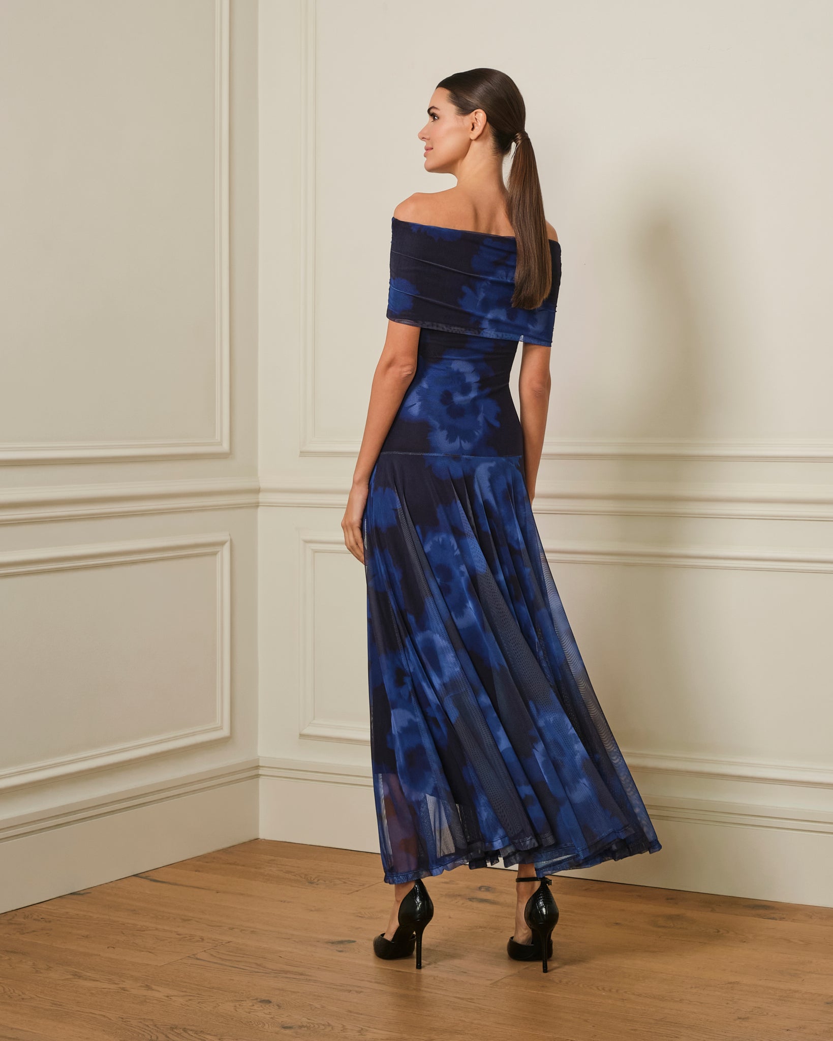 VESTIDO OFF SHOULDER DE TUL AZUL MARINO