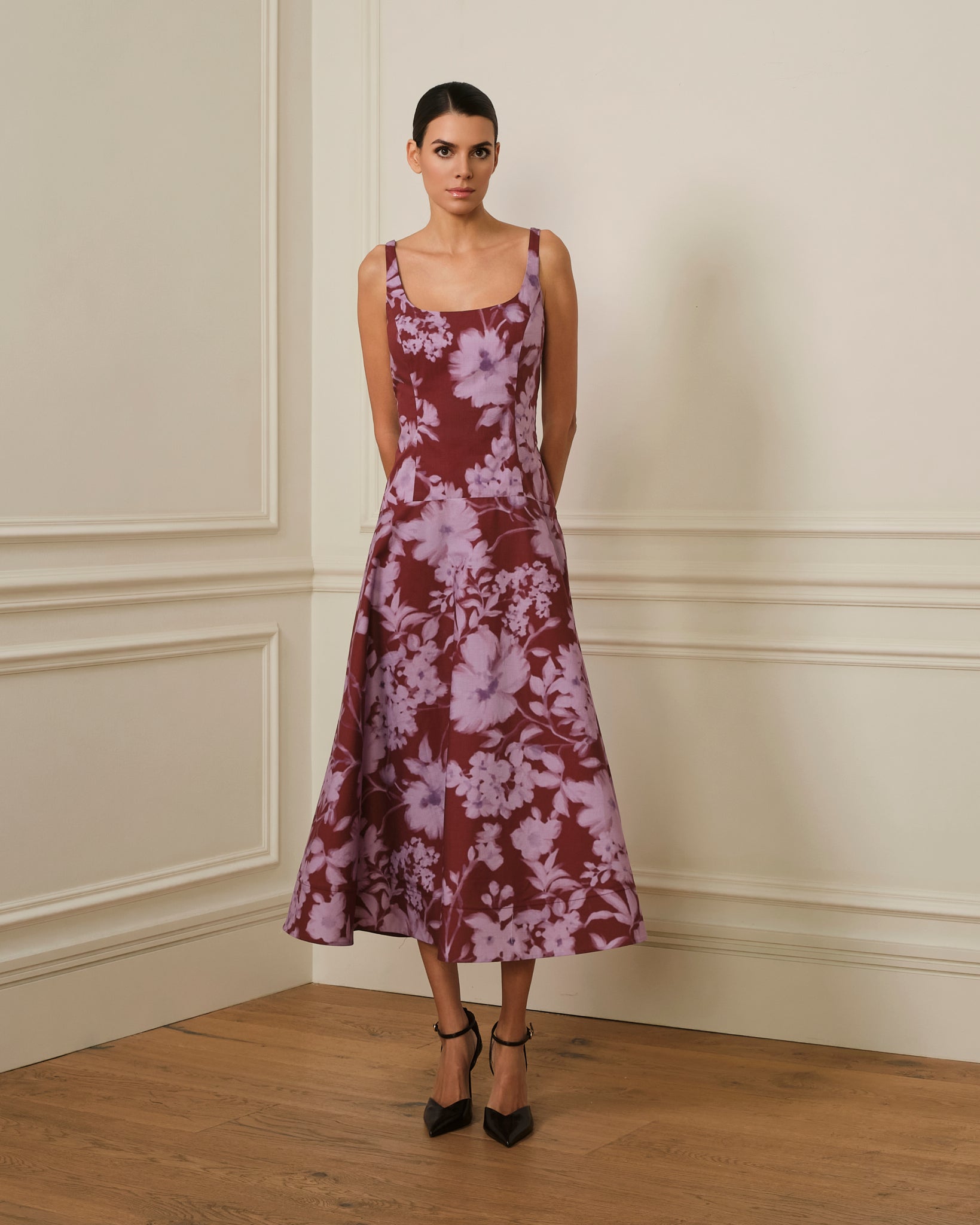 VESTIDO MIDI DE ESTAMPADO FLORAL BURDEOS