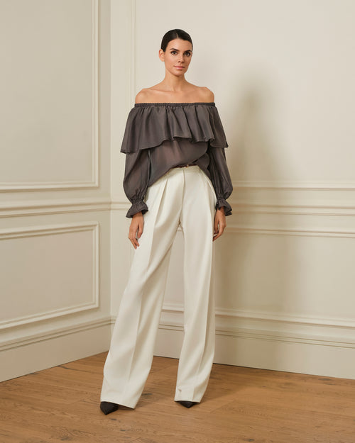 BLUSA OFF SHOULDER CON VOLANTE MARRÓN