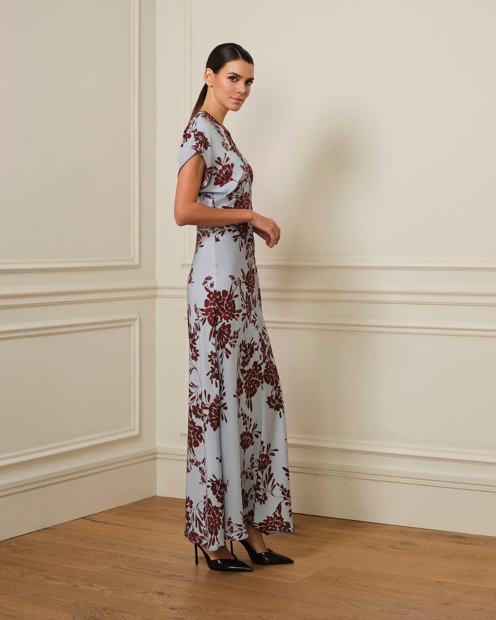 VESTIDO DRAPEADO CON ESTAMPADO BURDEOS