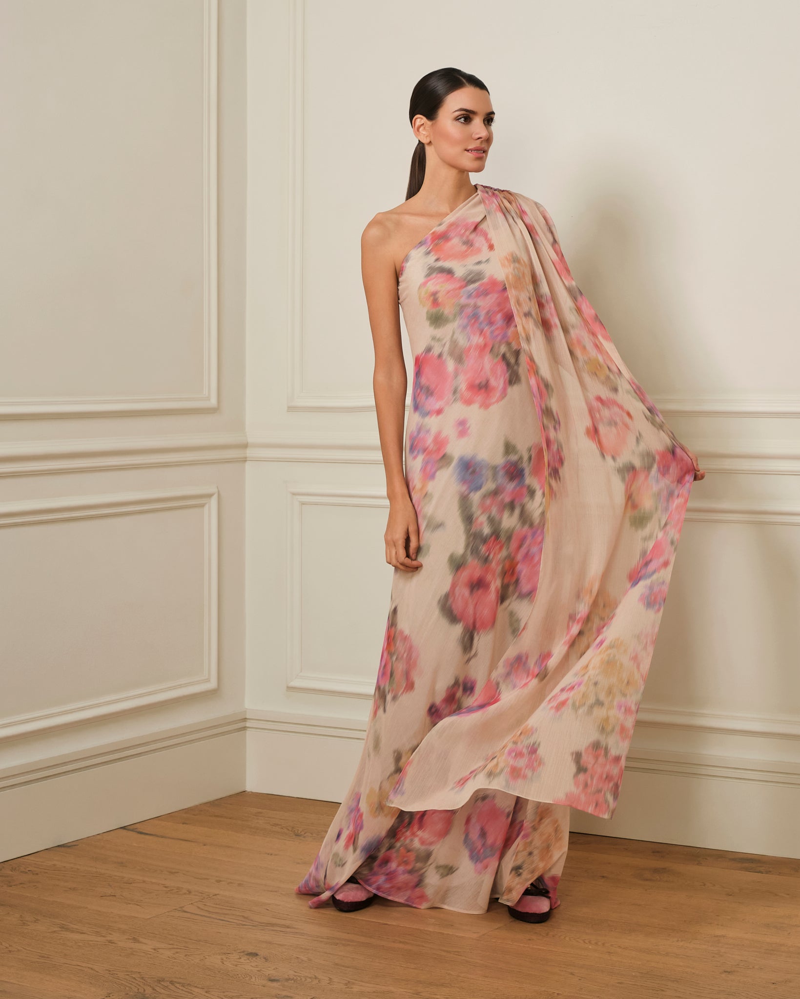 VESTIDO ASIMETRICO DE GASA CON ESTAMPADO FLORAL