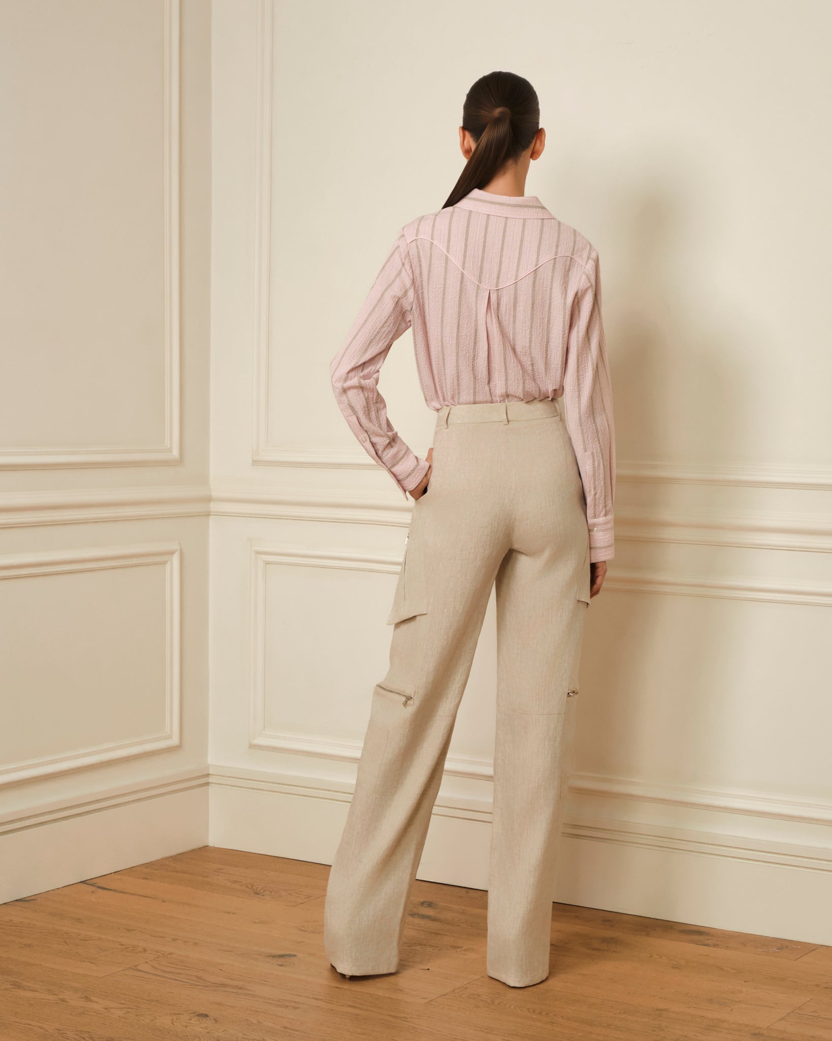 CAMISA CON DETALLE DE VIVO Y ESTAMPADO DE RAYAS ROSA