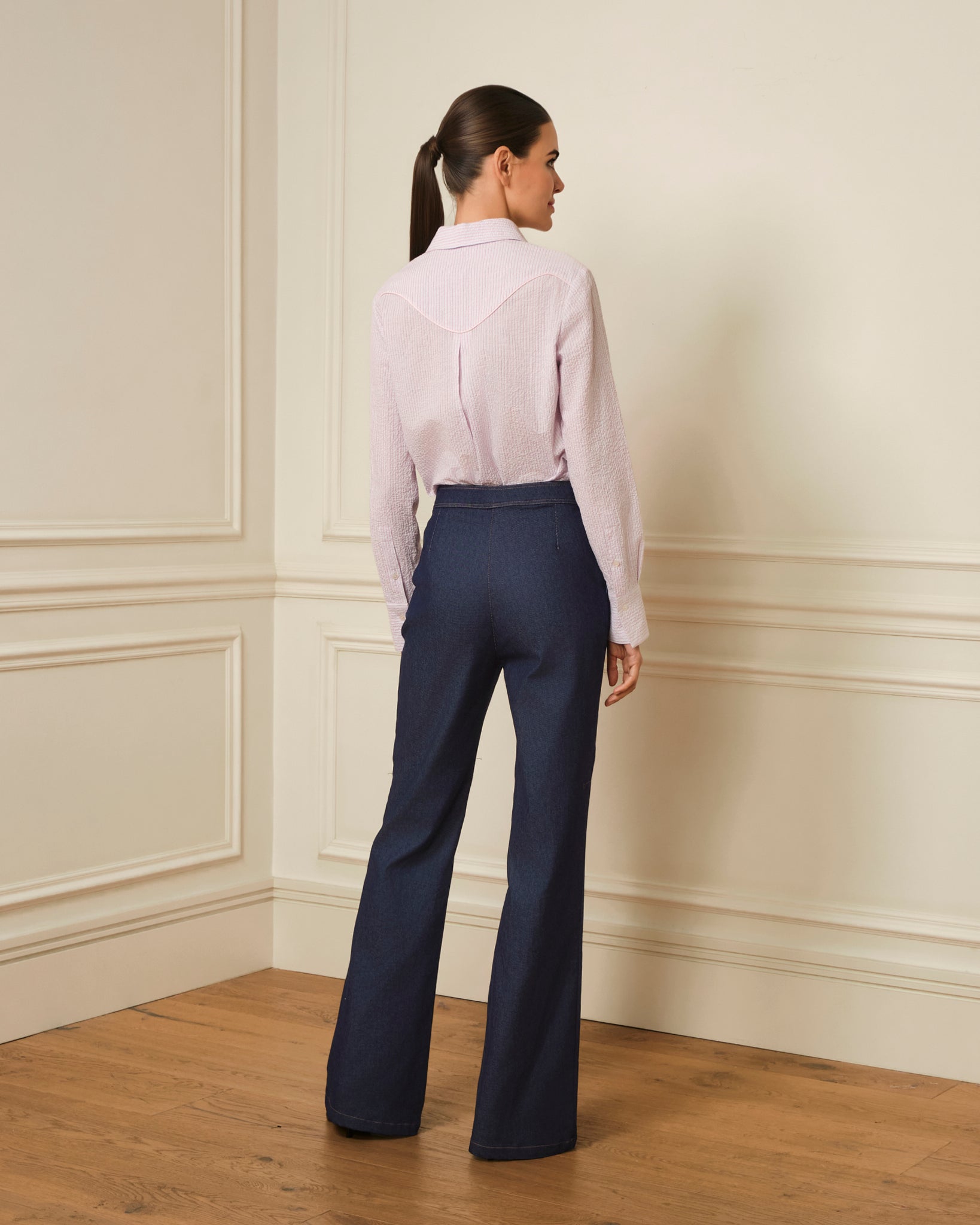 CAMISA CON DETALLE DE VIVO Y ESTAMPADO DE RAYAS AZUL