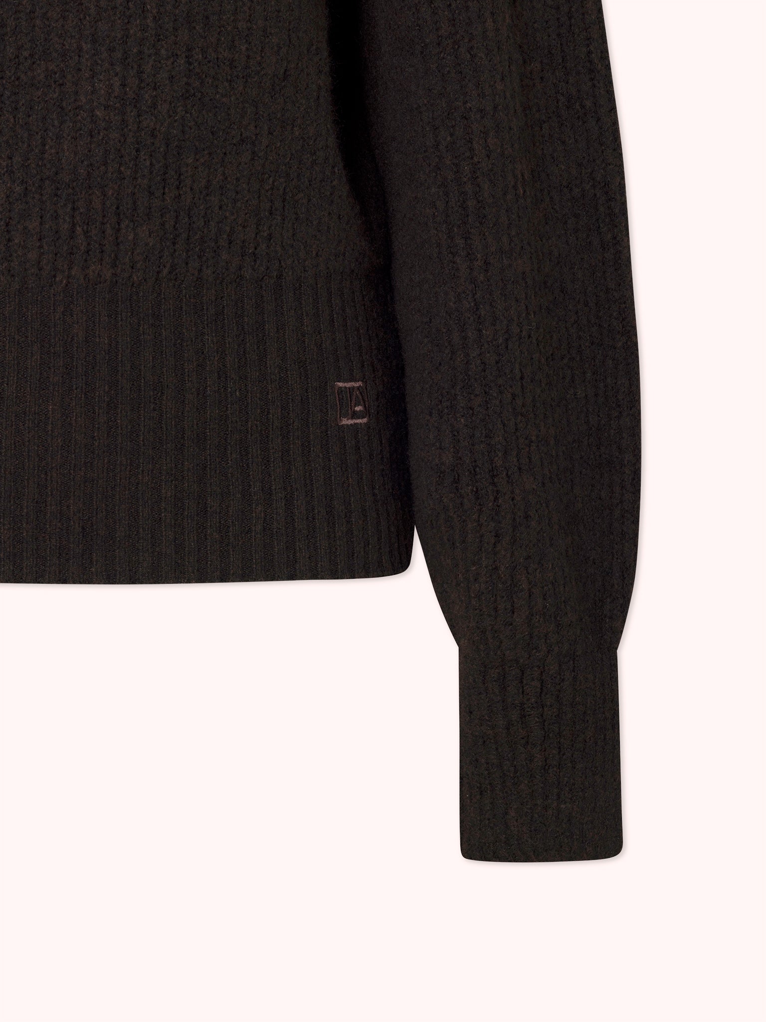 SUÉTER DE PUNTO CANALÉ CON MANGA ABULLONADA MARRÓN