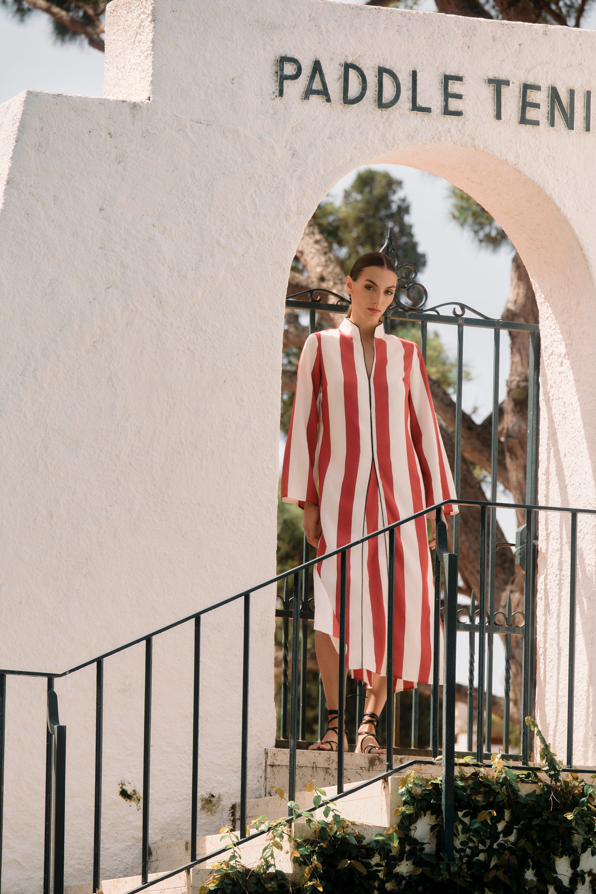 KAFTÁN ESTAMPADO RAYAS ROJAS RANYA