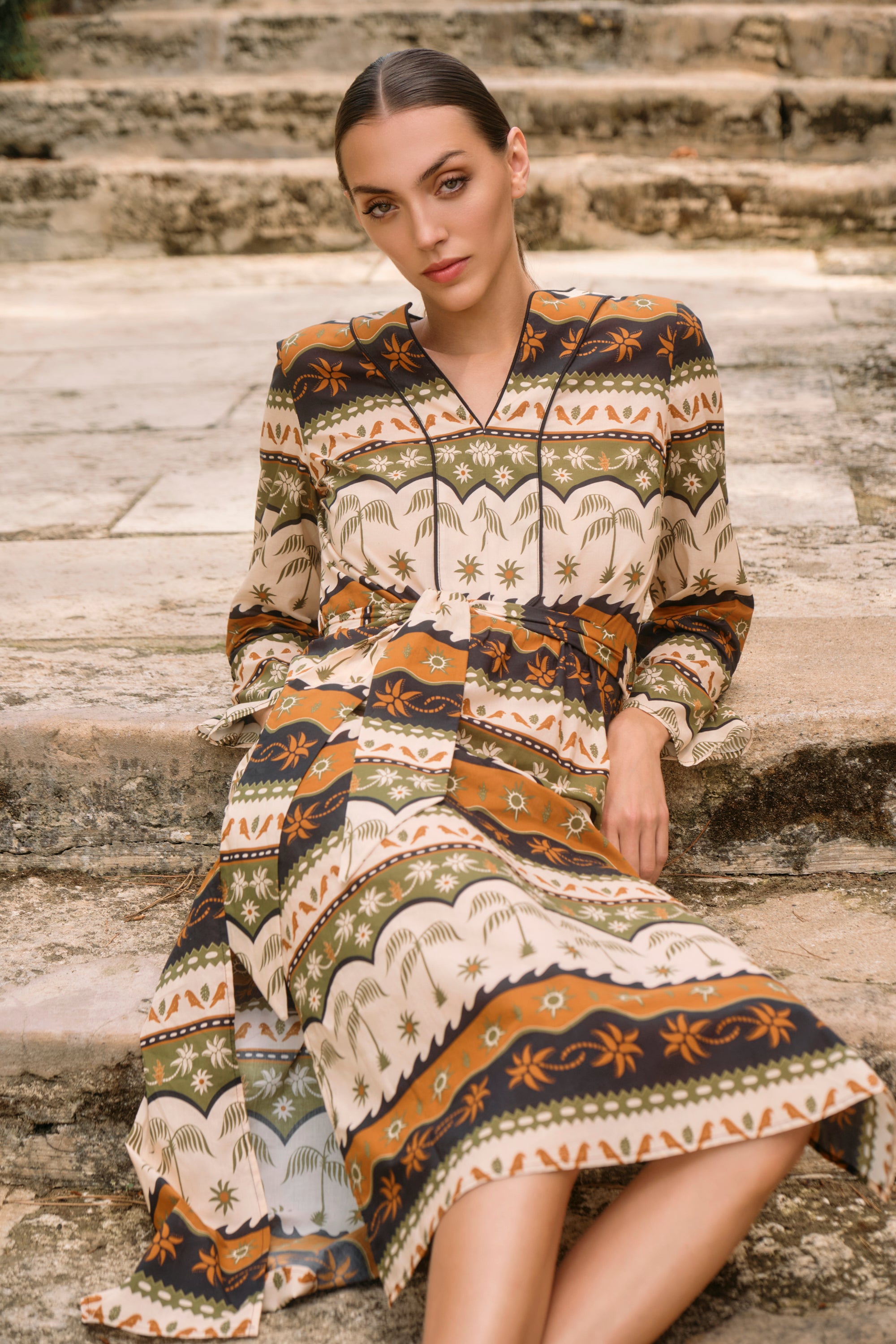 KAFTÁN ESTAMPADO VERDE TROPICAL VEDHA