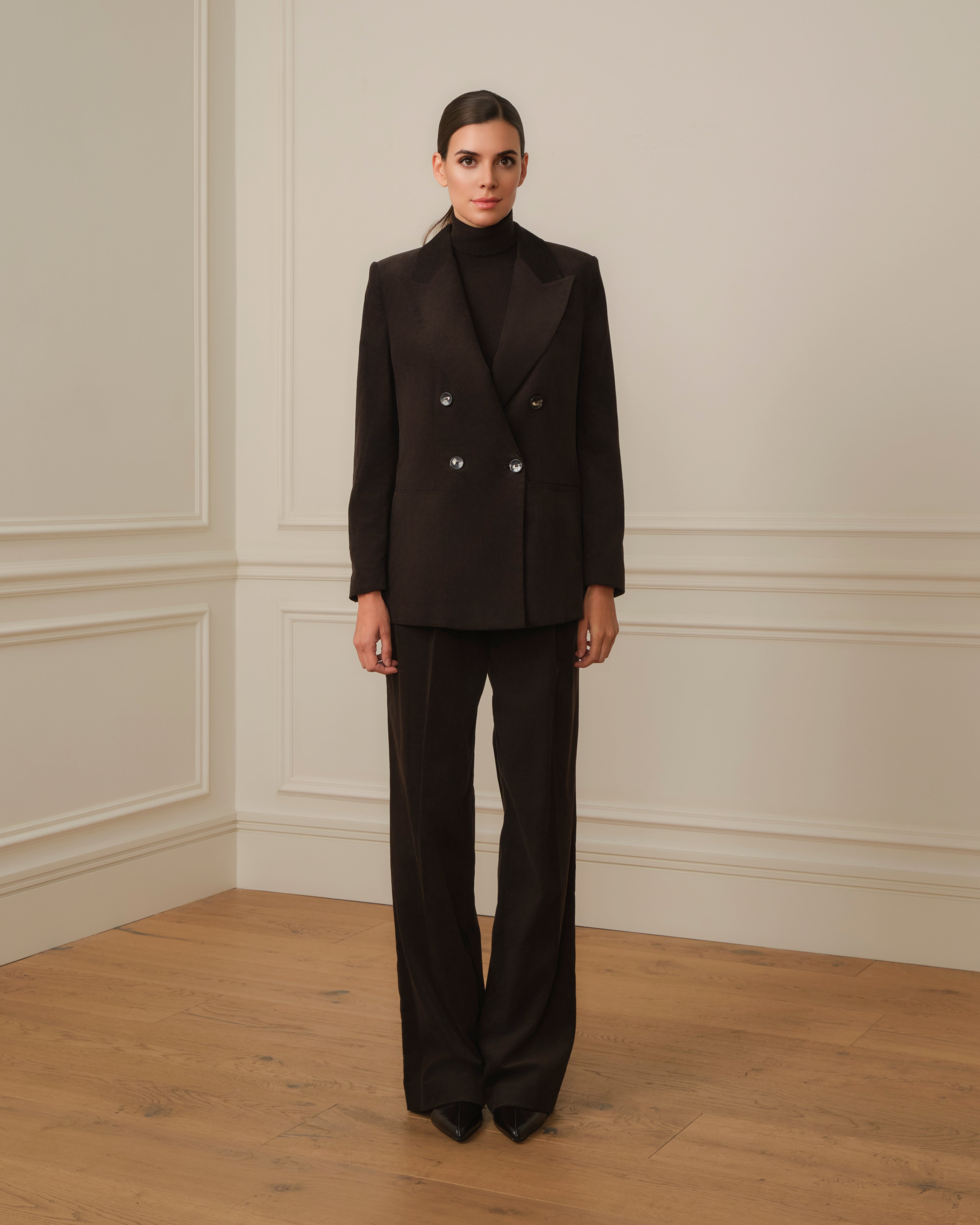 PANTALÓN DE PANA CON PINZAS MARRÓN