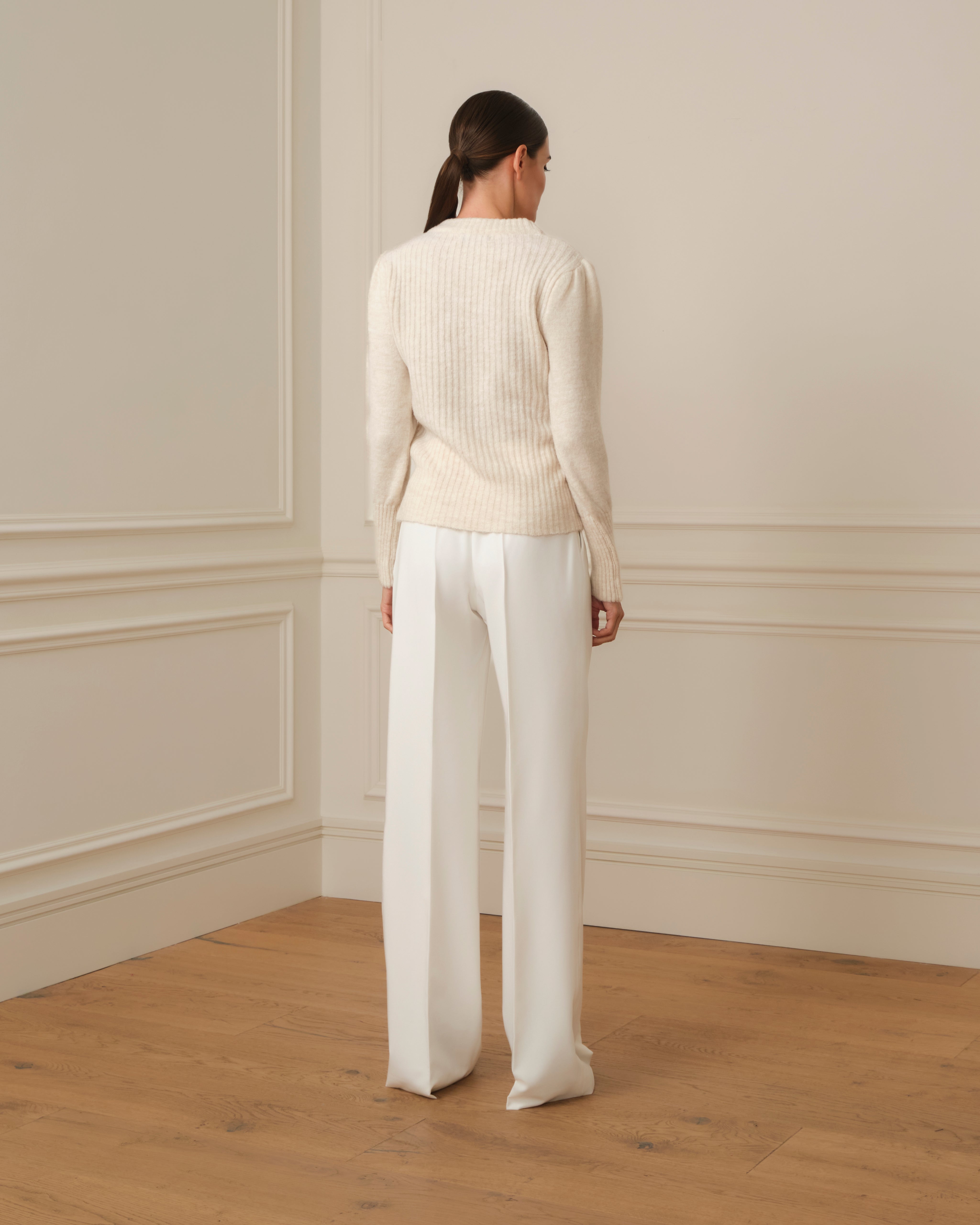 SUÉTER DE PUNTO CON MANGA ABULLONADA FRUNCIDA CRUDO