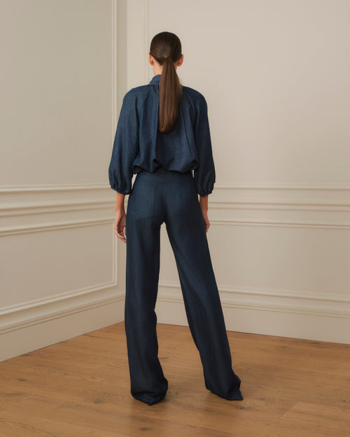 BLUSA MANGA ABULLONADA CON LAZO EN CUELLO DENIM AZUL MARINO