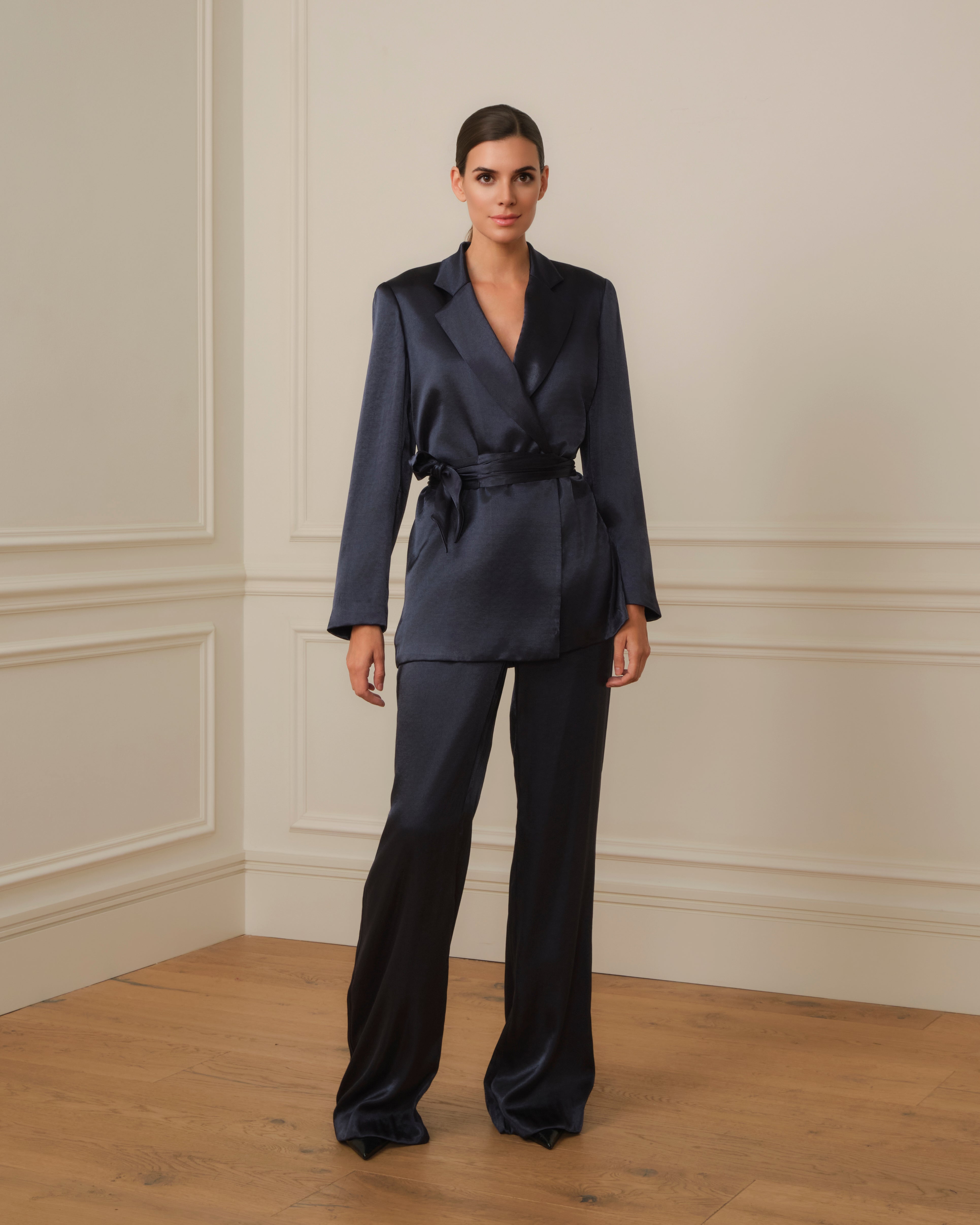 BLAZER SATINADO CON CINTURON DE LAZO