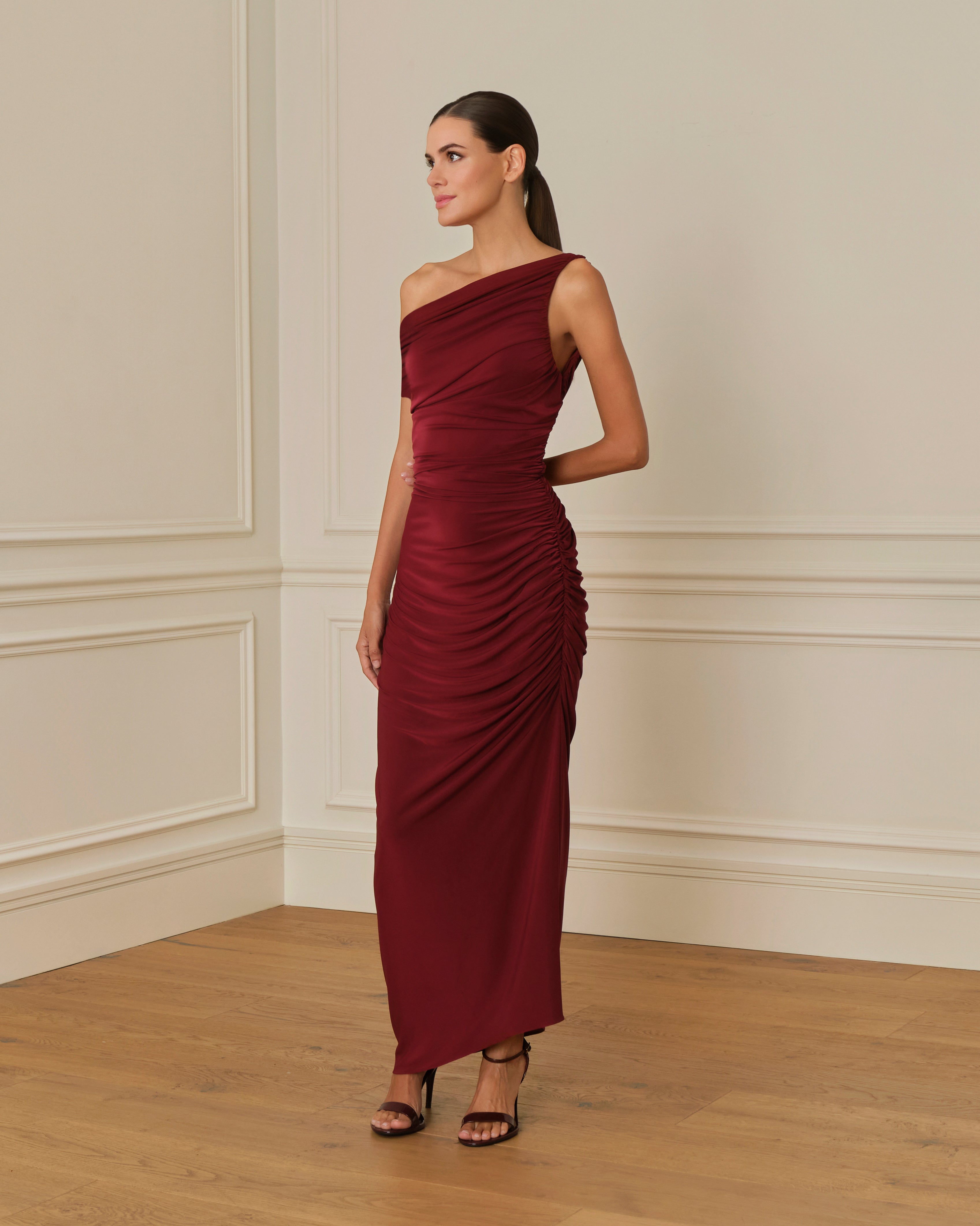 VESTIDO LARGO ASIMÉTRICO GRANATE