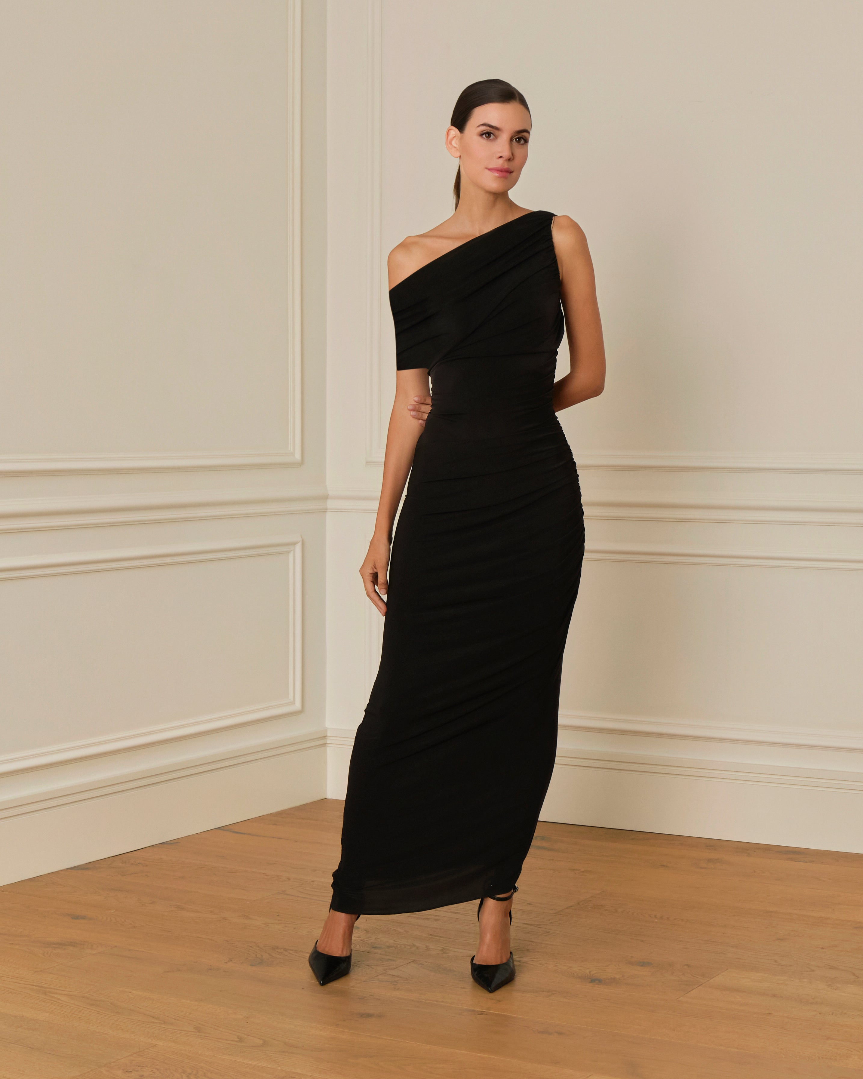 VESTIDO LARGO ASIMÉTRICO NEGRO