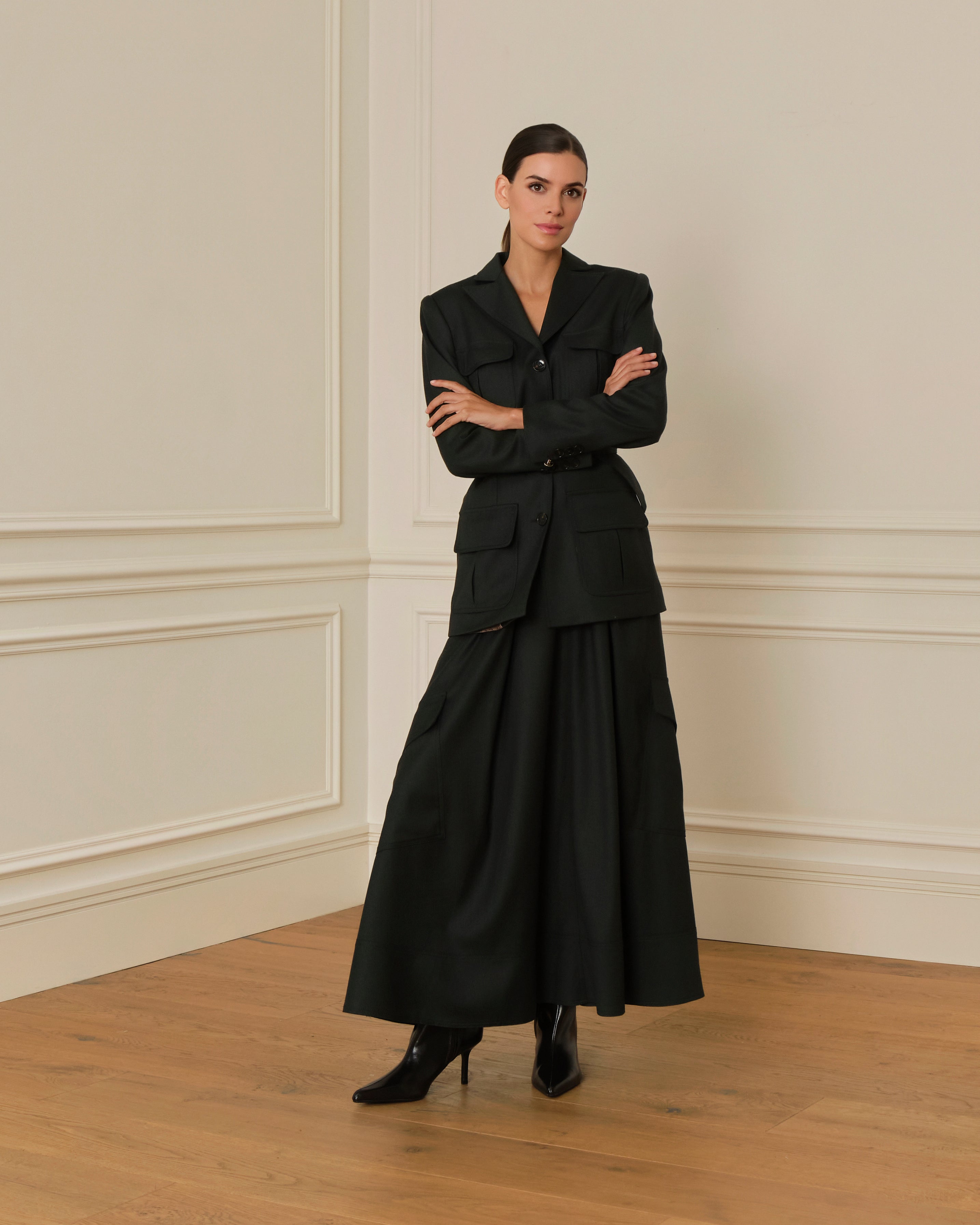 BLAZER DE LANA CON CINTURON Y BOLSILLOS CON TAPA