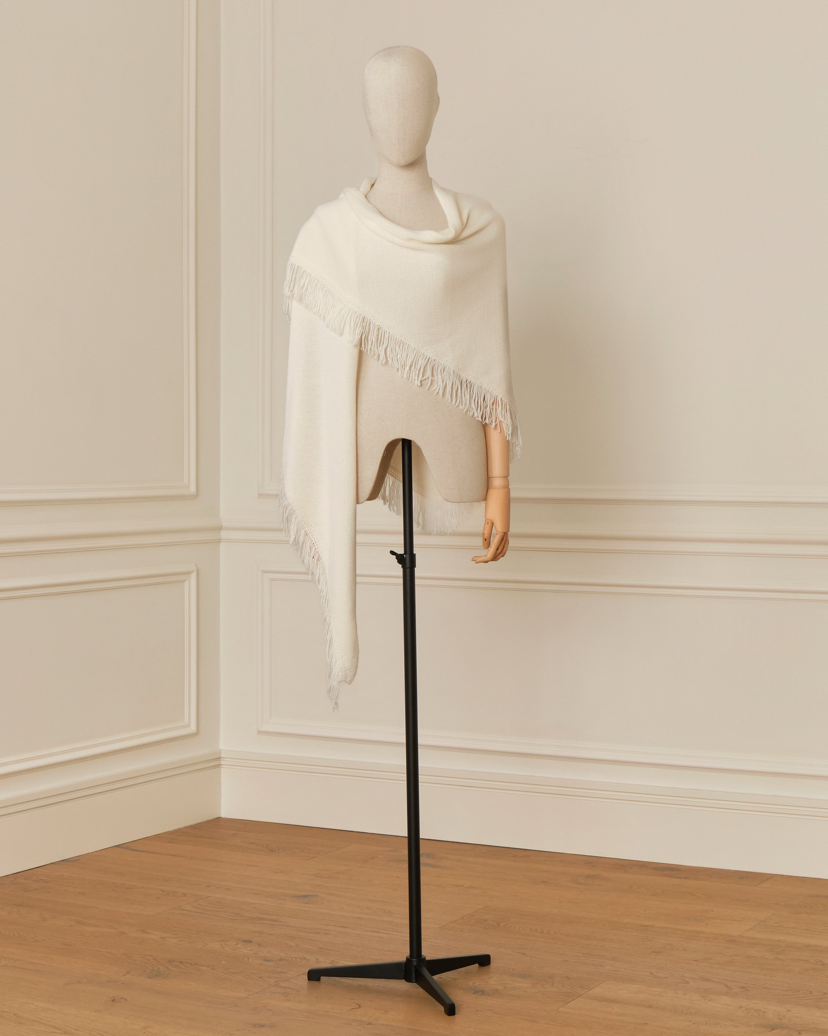 CAPA DE PUNTO CON FLECOS CRUDO