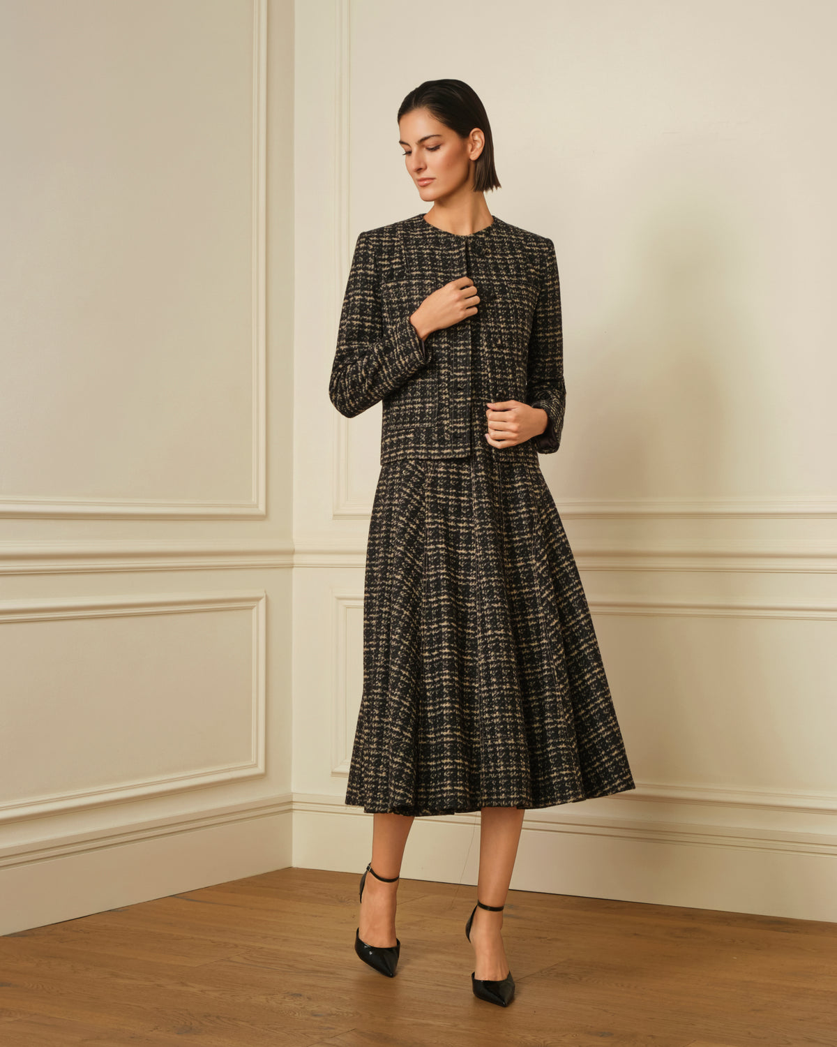 CHAQUETA CORTA DE TWEED NEGRO