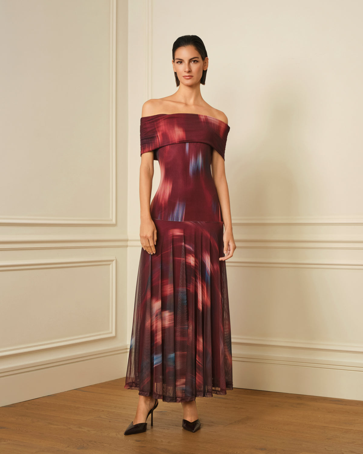 VESTIDO OFF SHOULDER DE TUL ESTAMPADO BURDEOS