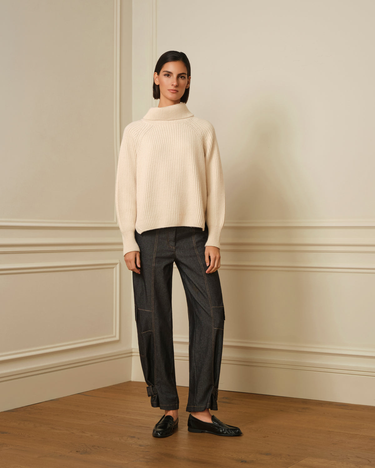 SUÉTER DE CUELLO ALTO BEIGE