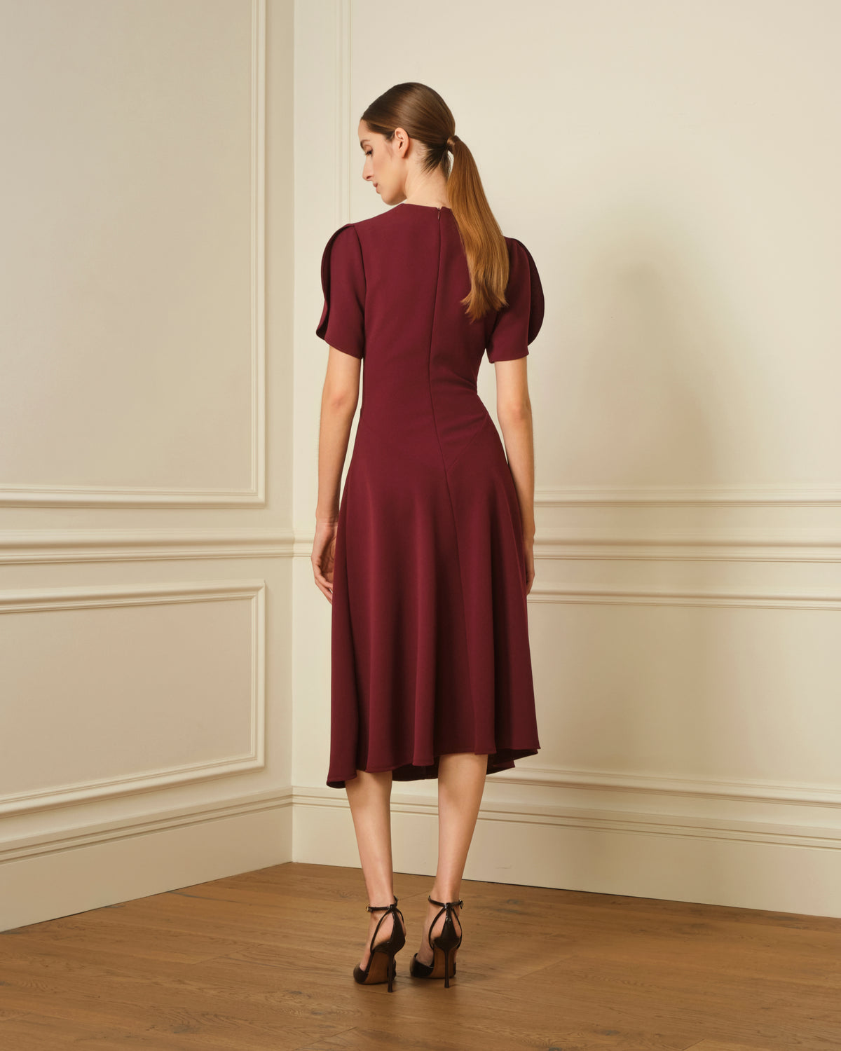VESTIDO MIDI NUDO BURDEOS