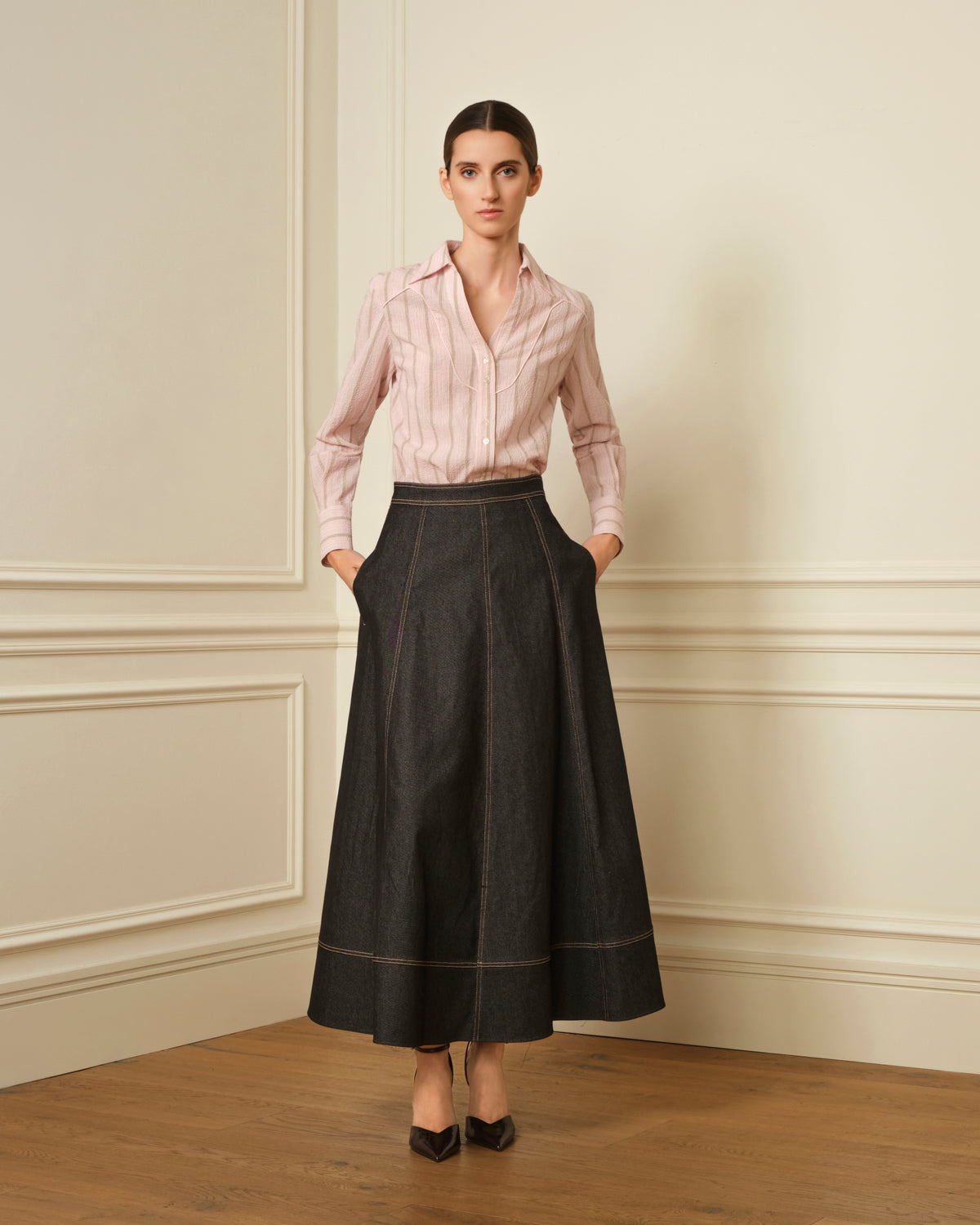 CAMISA CON DETALLE DE VIVO Y ESTAMPADO DE RAYAS ROSA
