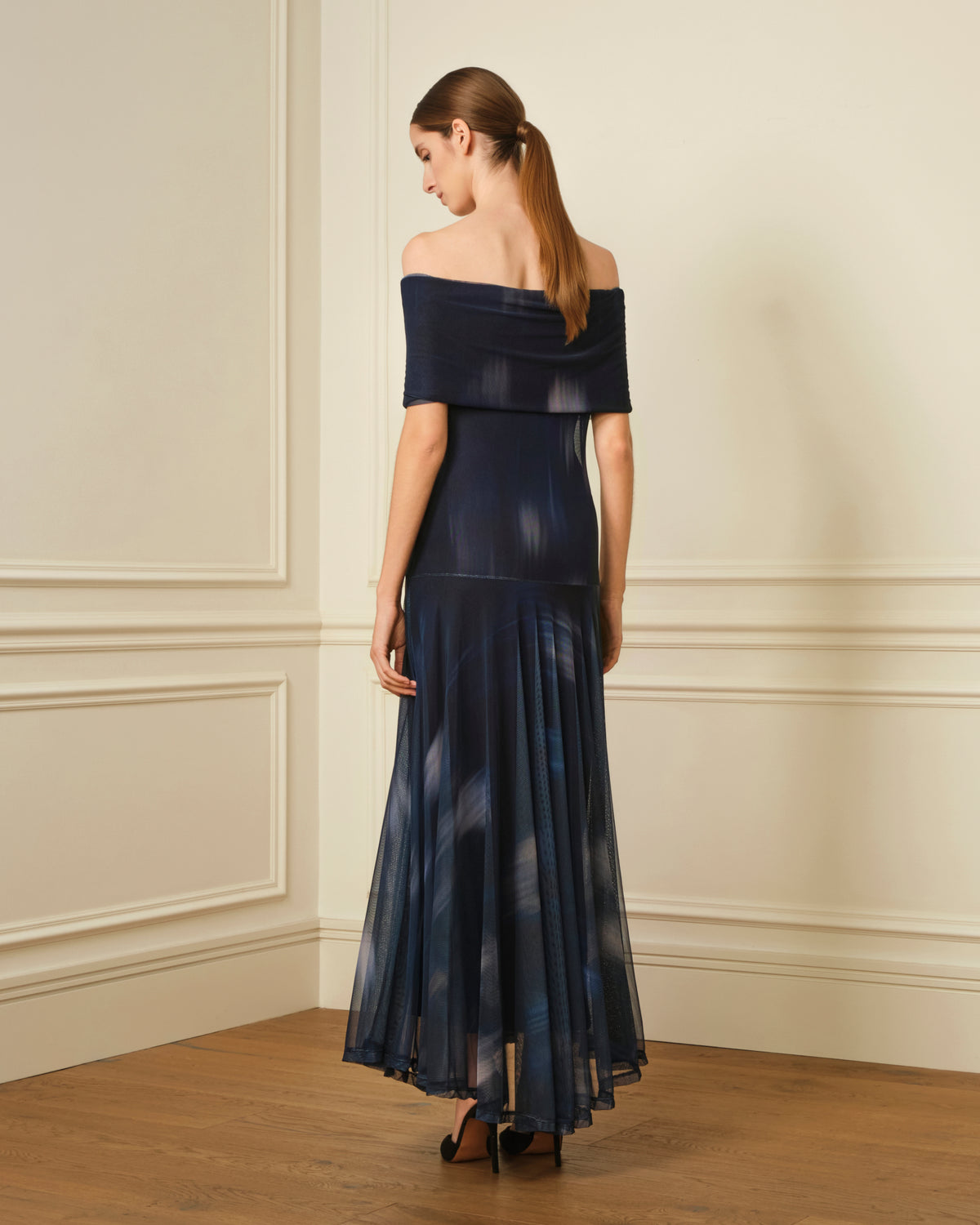 VESTIDO OFF SHOULDER DE TUL ESTAMPADO AZUL MARINO