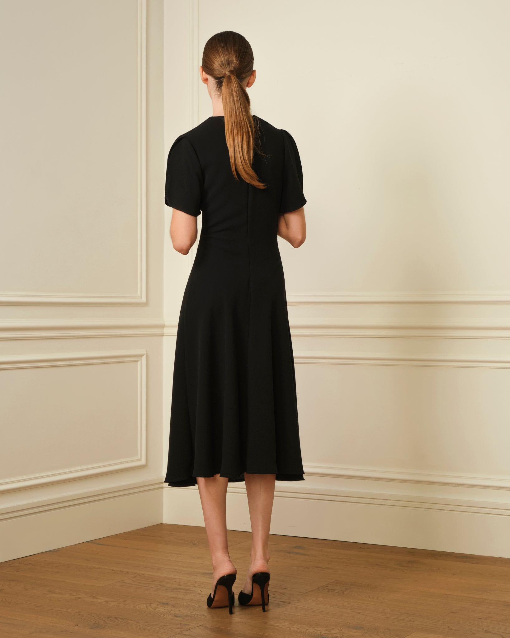 VESTIDO MIDI NUDO NEGRO