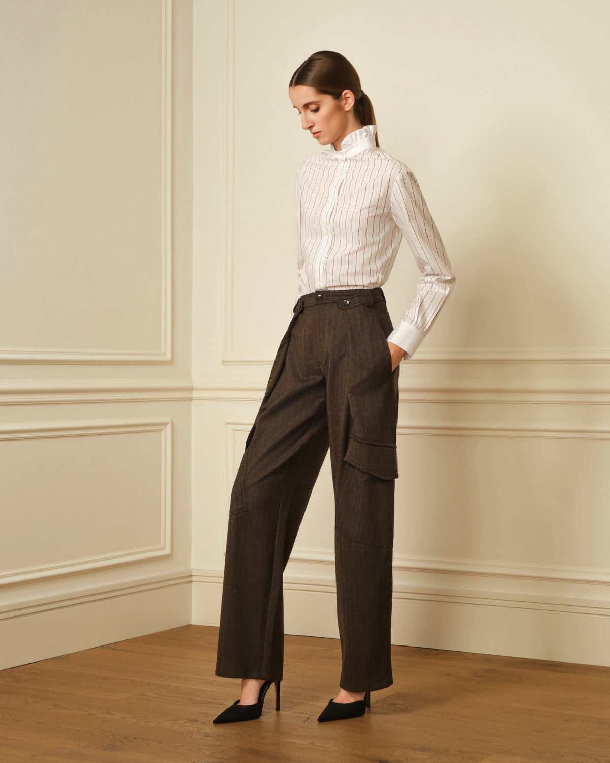 PANTALÓN CARGO TIRO ALTO MARRÓN