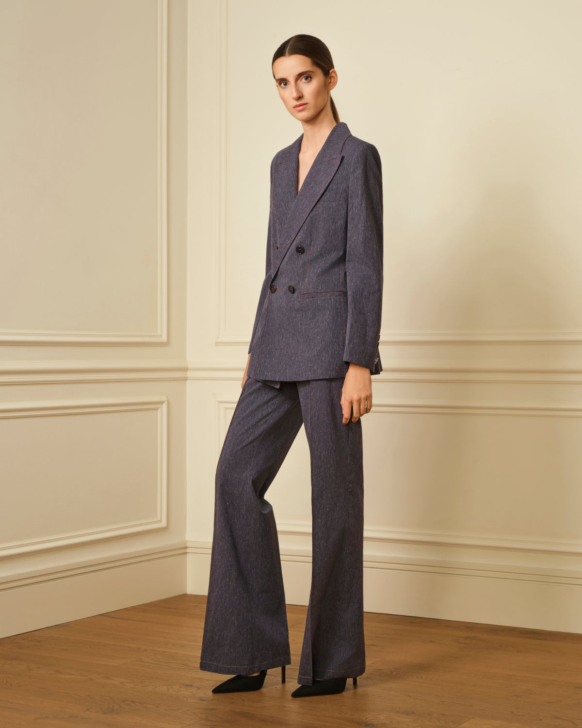 BLAZER CRUZADA CON COSTURAS VISTAS DENIM JASPEADO