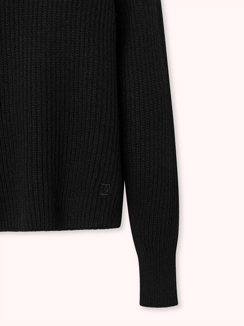 SUÉTER DE CUELLO ALTO NEGRO