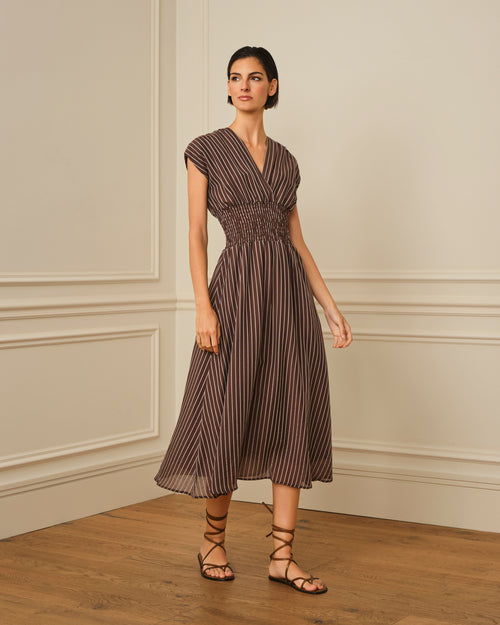 VESTIDO MIDI CON ESTAMPADO DE RAYAS MARRÓN