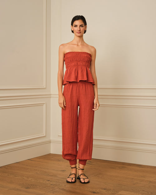 TOP CON NIDO DE ABEJA Y VOLANTE TERRACOTA