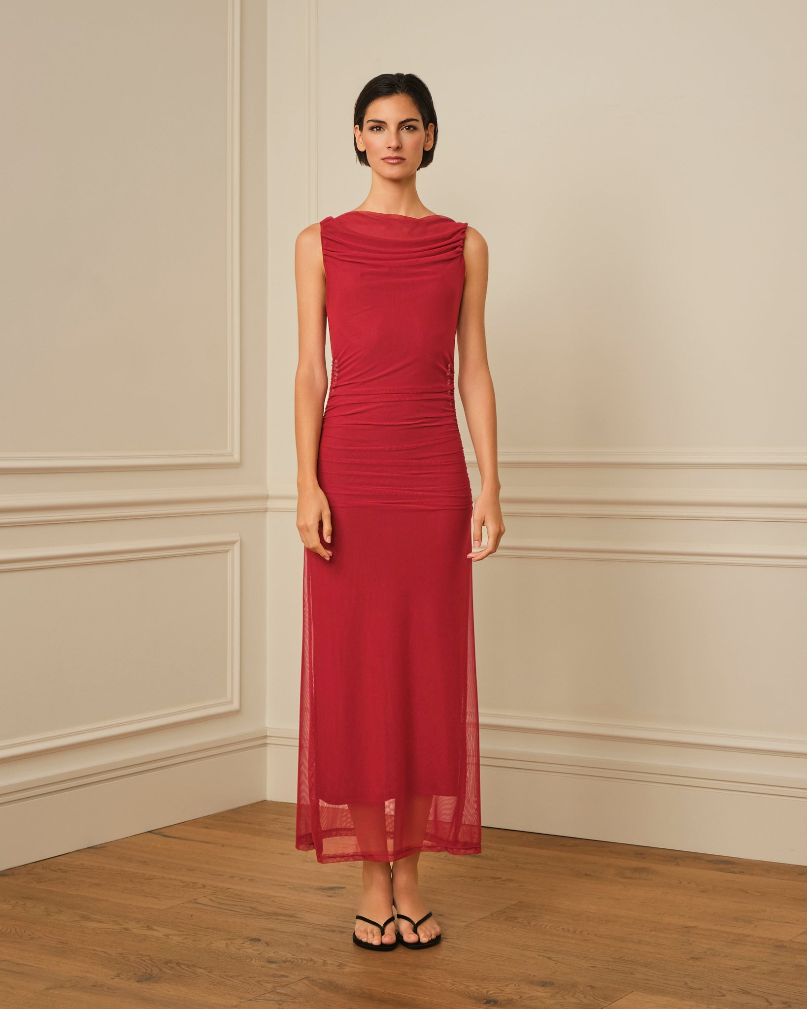 VESTIDO DE TUL CON ESCOTE DRAPEADO GRANATE