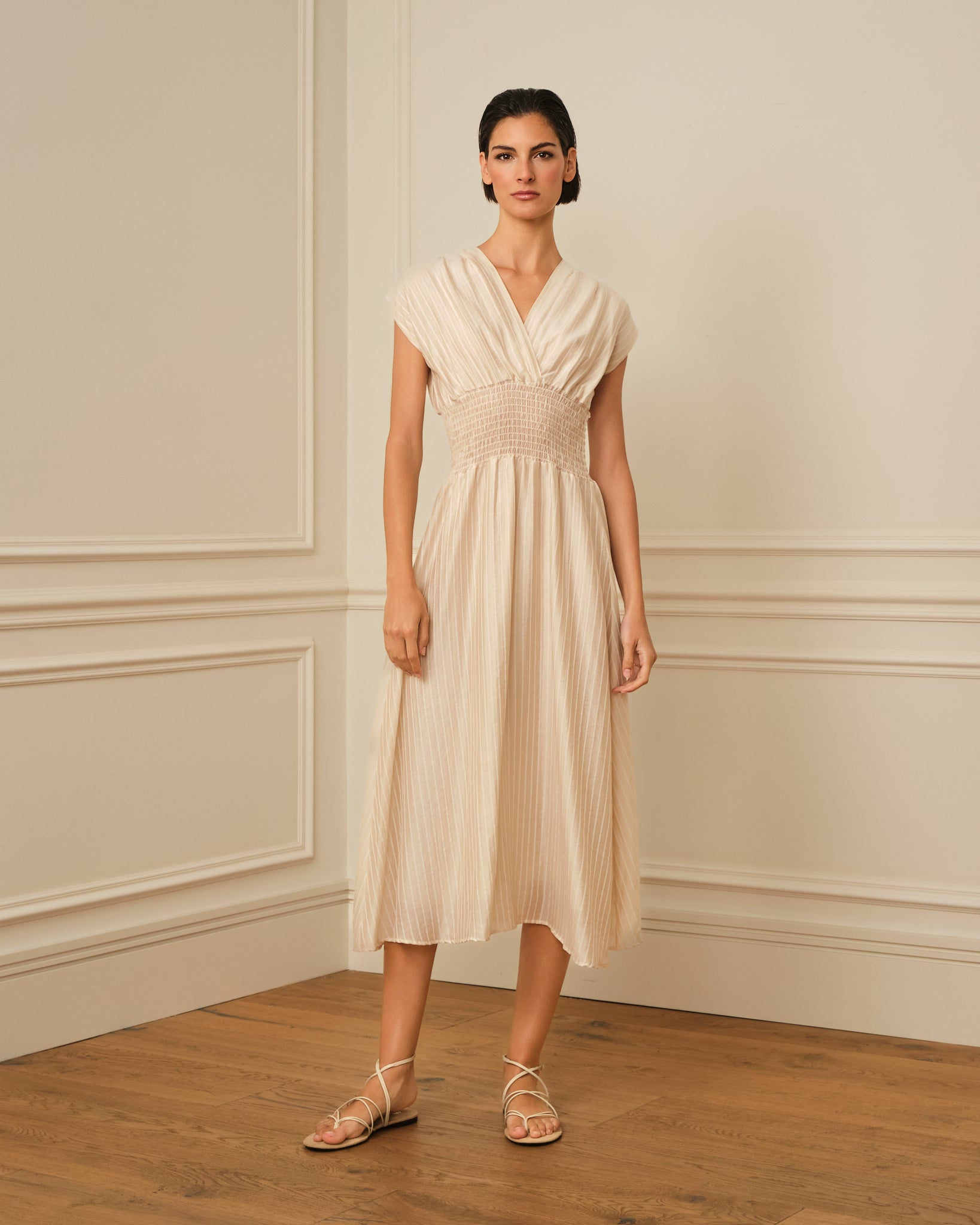 VESTIDO MIDI CON ESTAMPADO DE RAYAS BEIGE