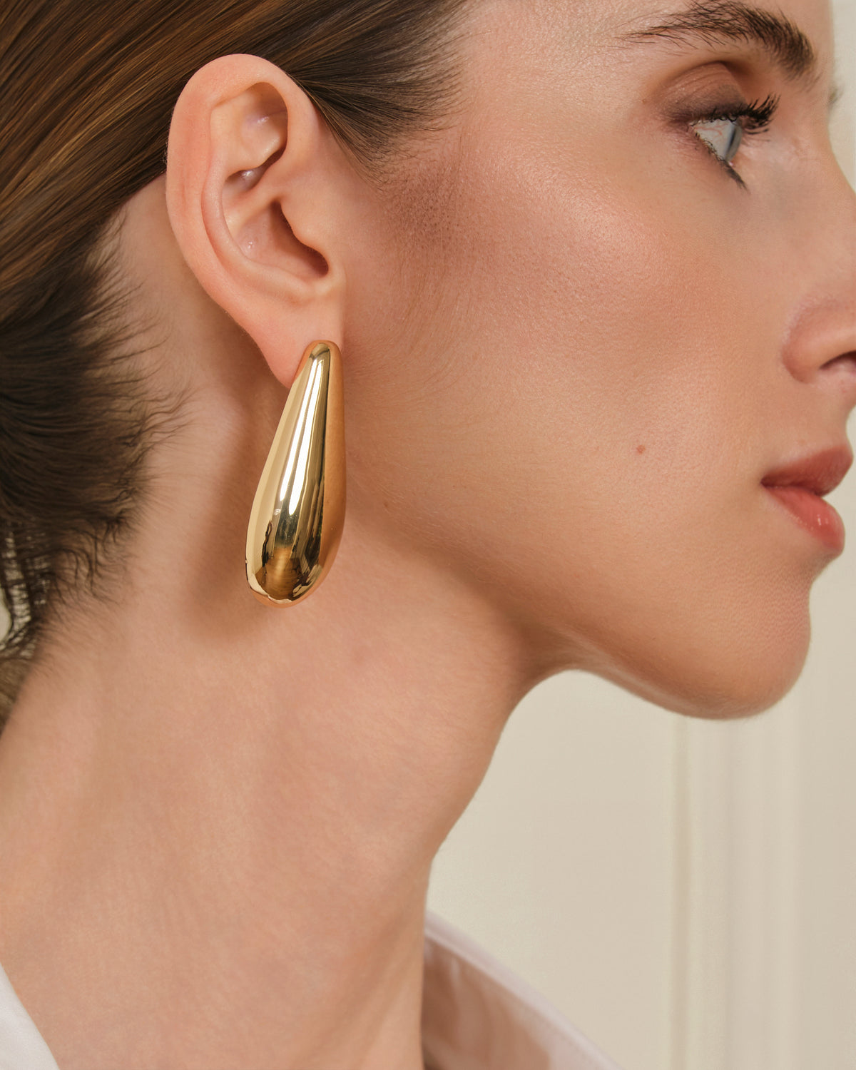 PENDIENTES OVALADOS METÁLICOS DORADO